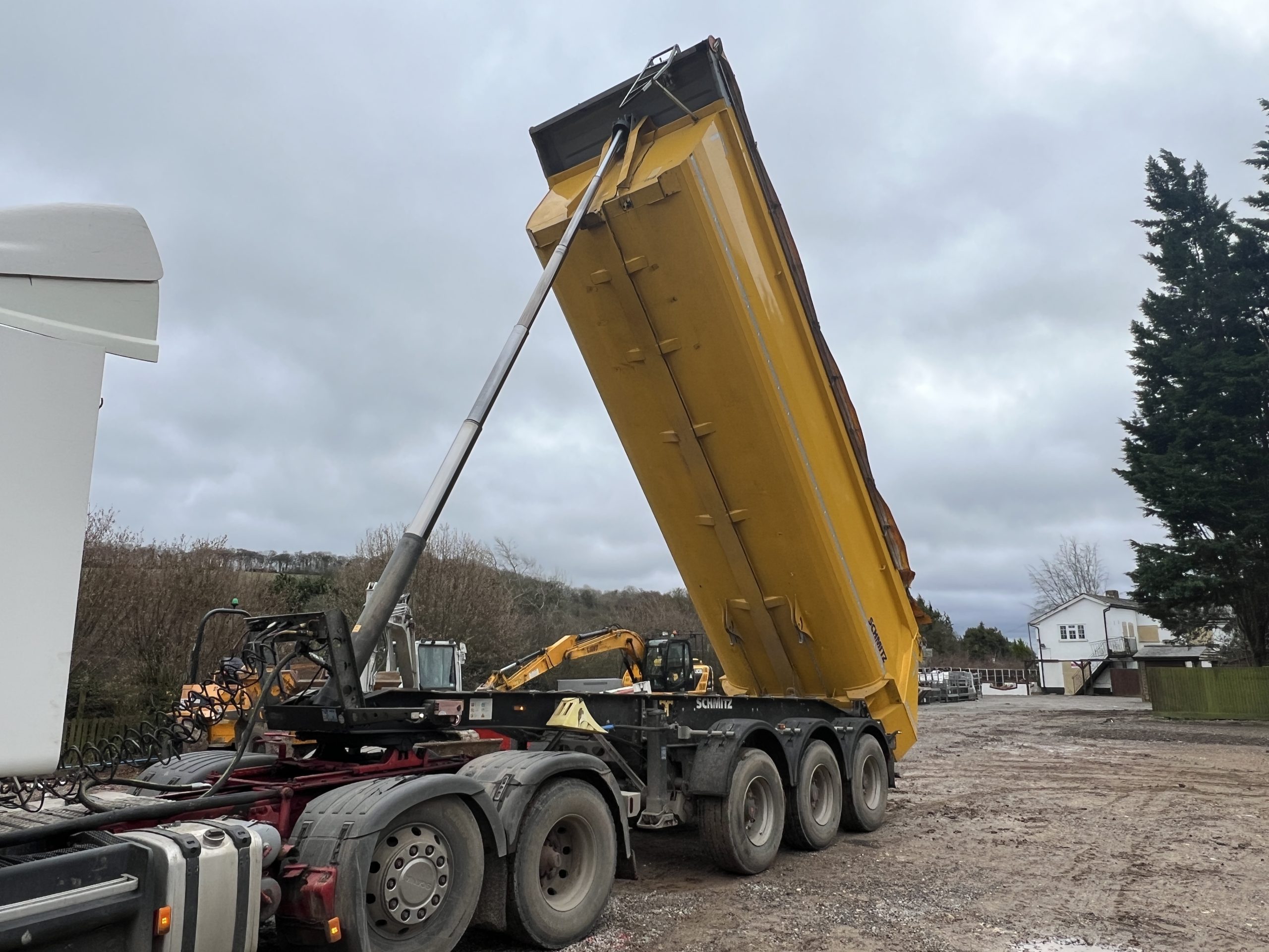 SCHMITZ SGF*S3 TRAILER 2017 - used trucks for sale at J Hawes Ltd - view 4
