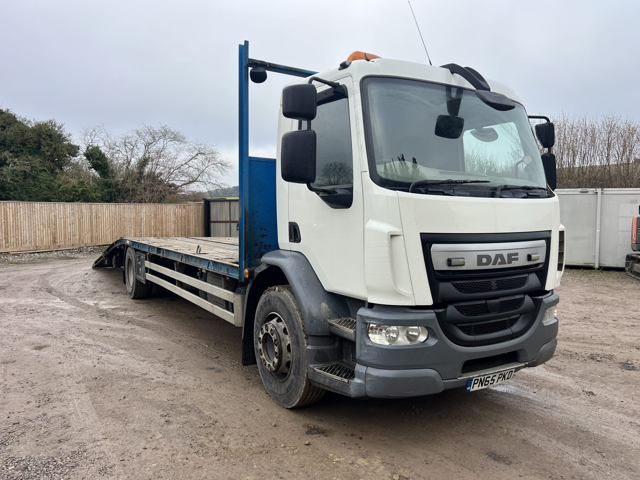 DAF LF 220 4X2 2015 - used trucks for sale at J Hawes Ltd - view 3