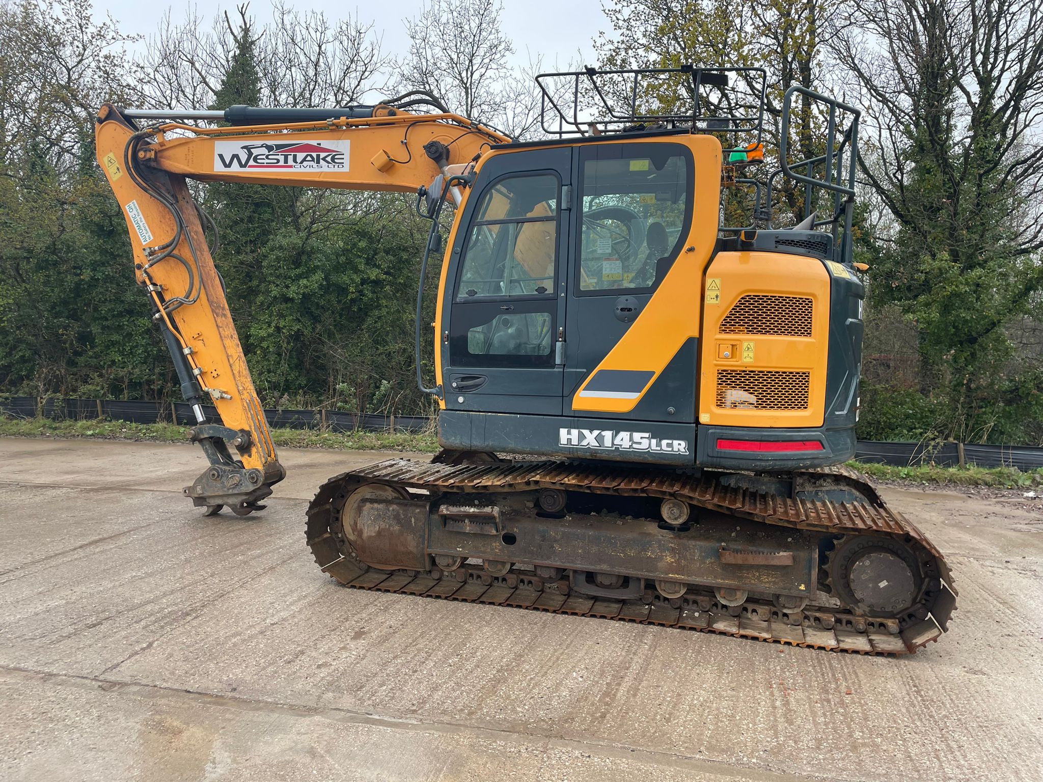 HYUNDAI HX145LCR - used plant for sale at J Hawes Ltd