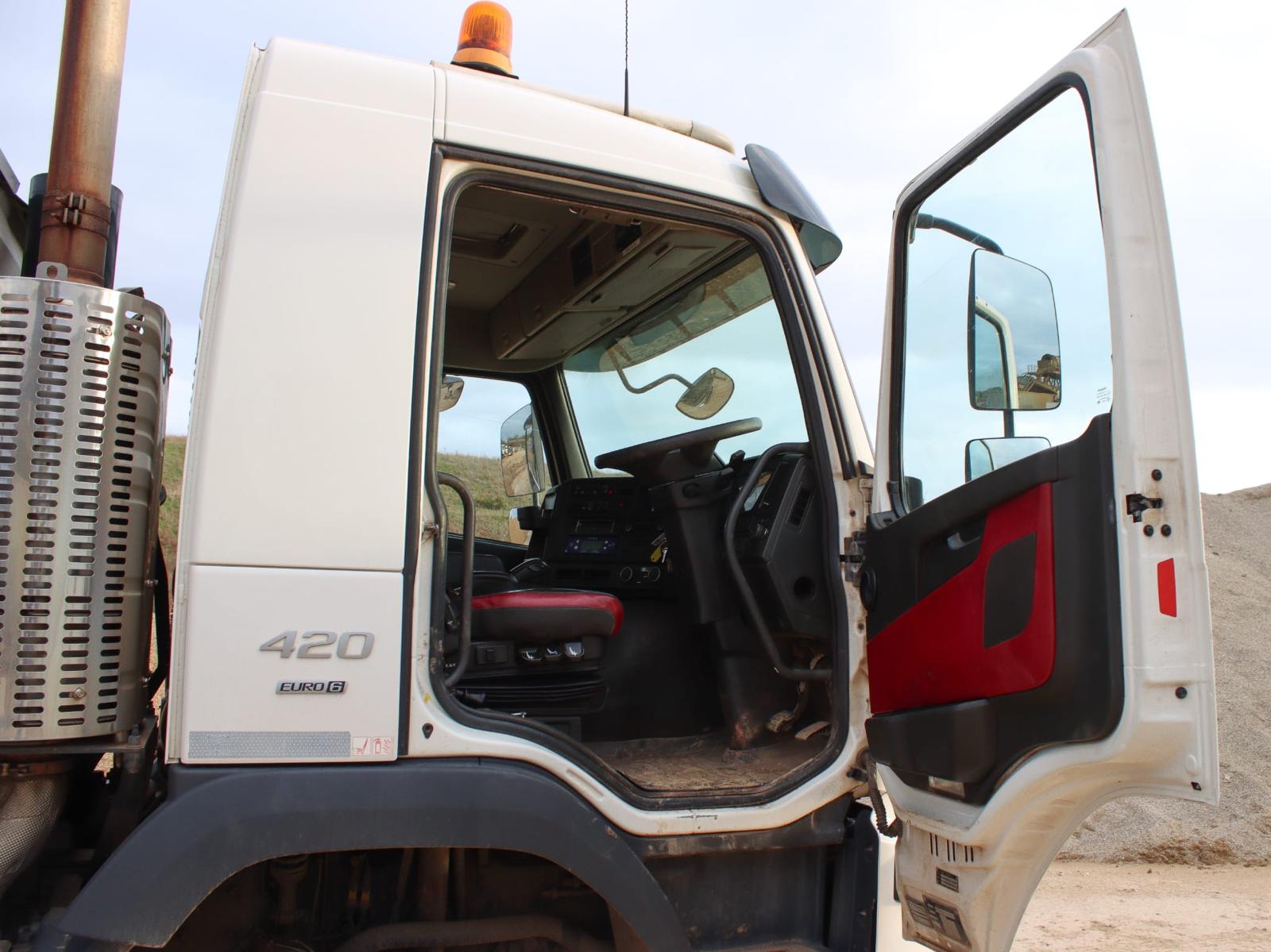 VOLVO FMX420 TIPPER - used trucks for sale at J Hawes Ltd - view 8