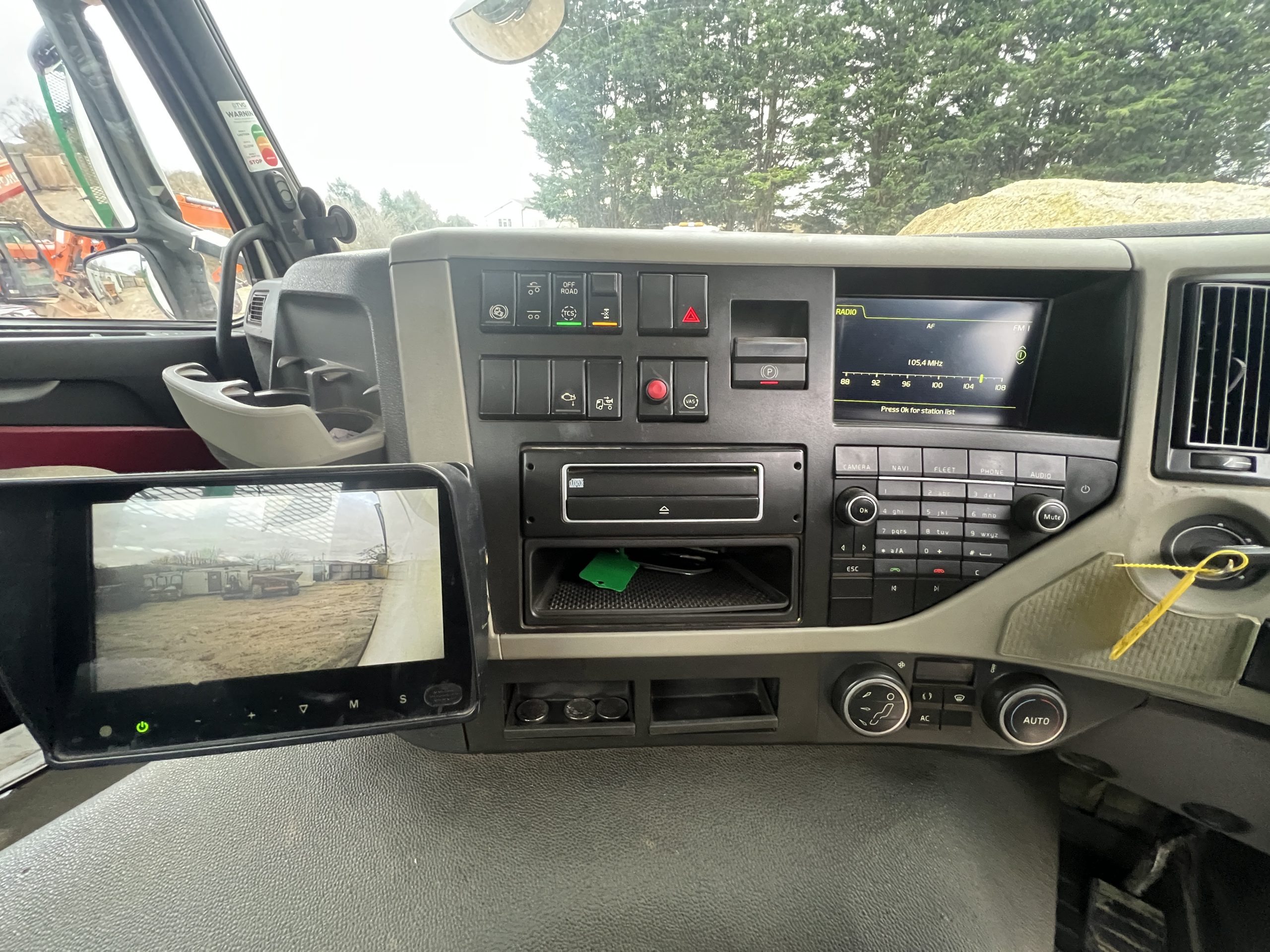 VOLVO FM PLANT LORRY 2014 - used trucks for sale at J Hawes Ltd - view 21