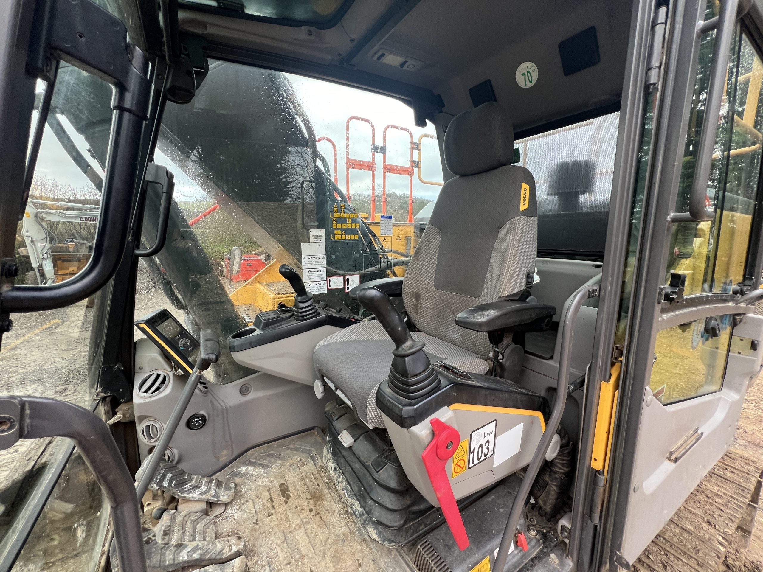 VOLVO EC250EL - used plant for sale at J Hawes Ltd - view 10
