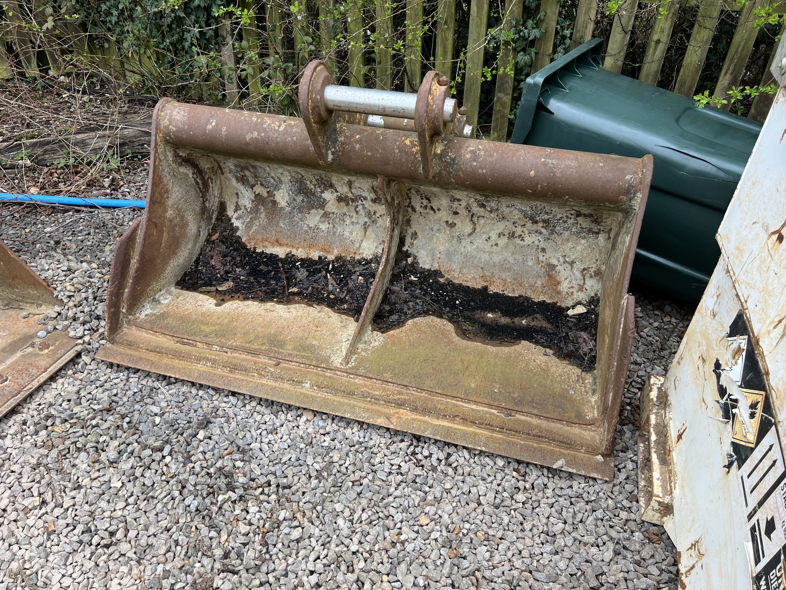 DIGGER BUCKETS 85/65mm PINS - used machine for sale at J Hawes Ltd - view 12
