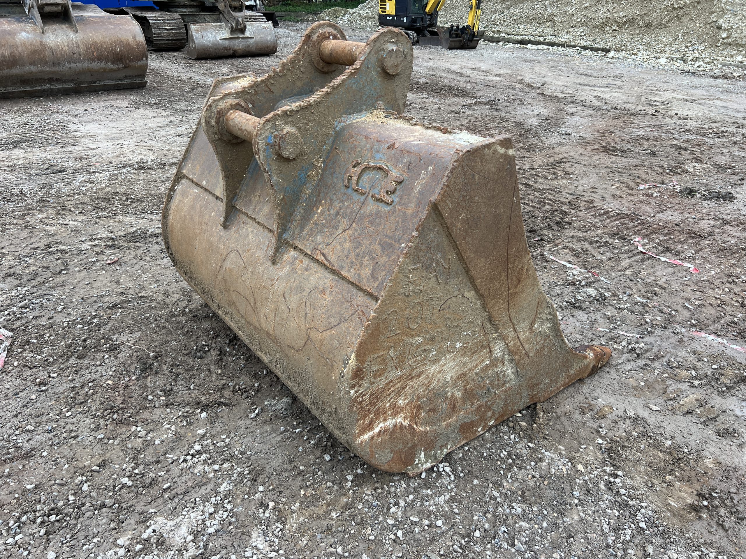 DIGGER BUCKETS 85/65mm PINS - used machine for sale at J Hawes Ltd - view 3