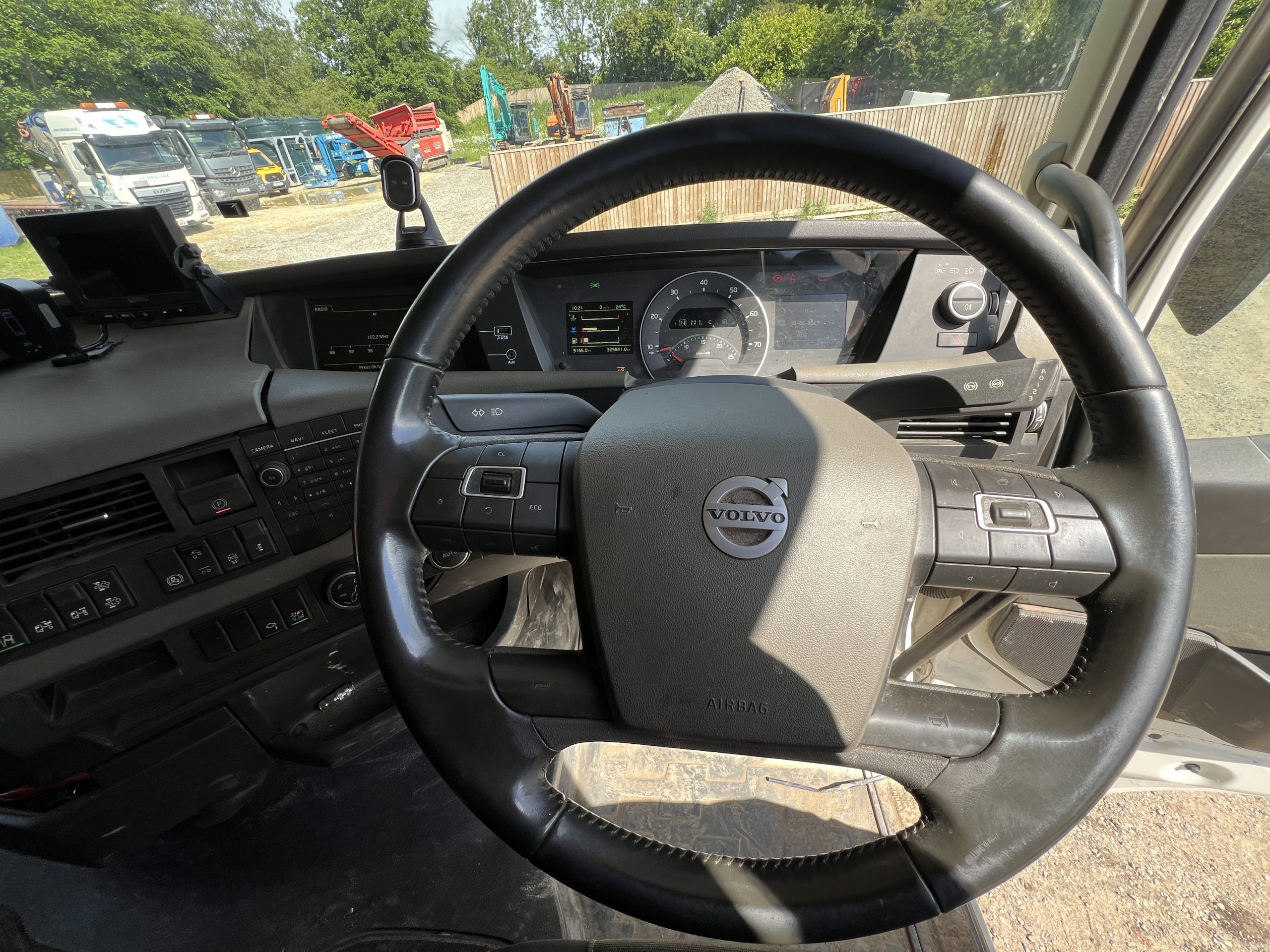 44 TON VOLVO FH500 TAG 2020 - used trucks for sale at J Hawes Ltd - view 17