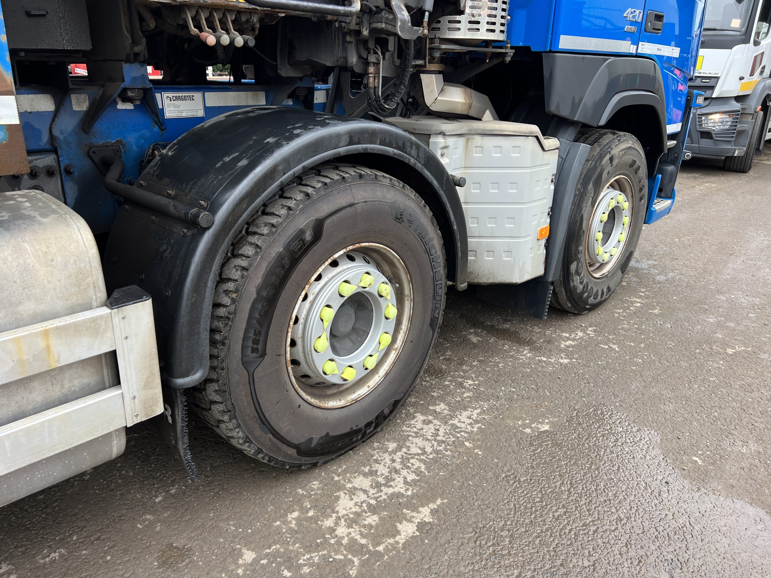 VOLVO FM420 CRANE LORRY 2015 - used trucks for sale at J Hawes Ltd - view 12