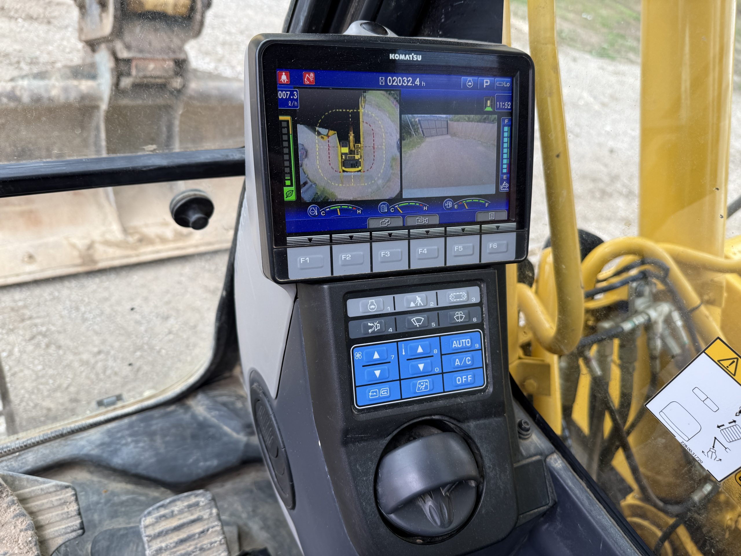 KOMATSU PC210LC-11EO 2023 - used plant for sale at J Hawes Ltd - view 11