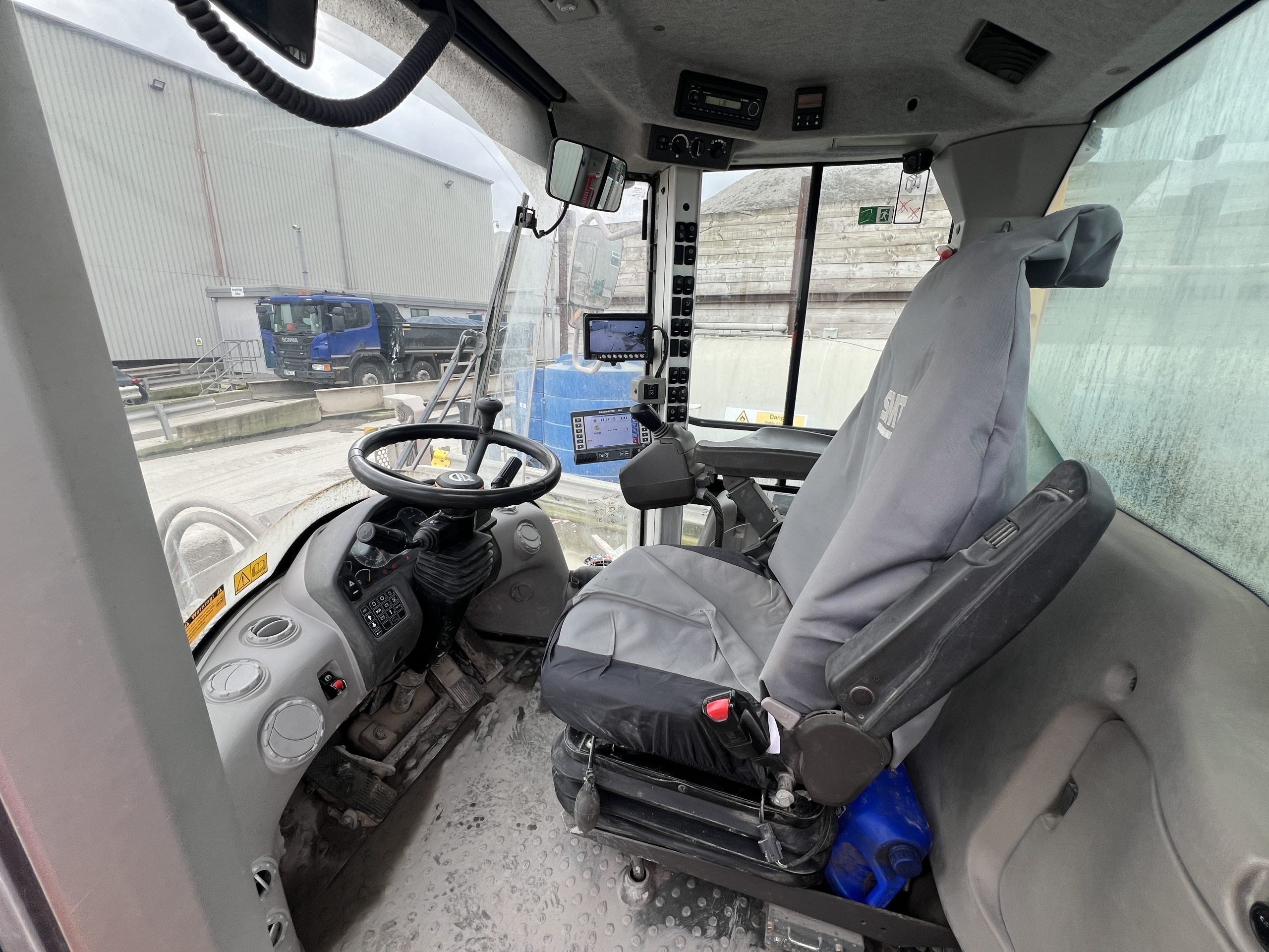 VOLVO L150H LOADING SHOVEL - used plant for sale at J Hawes Ltd - view 9
