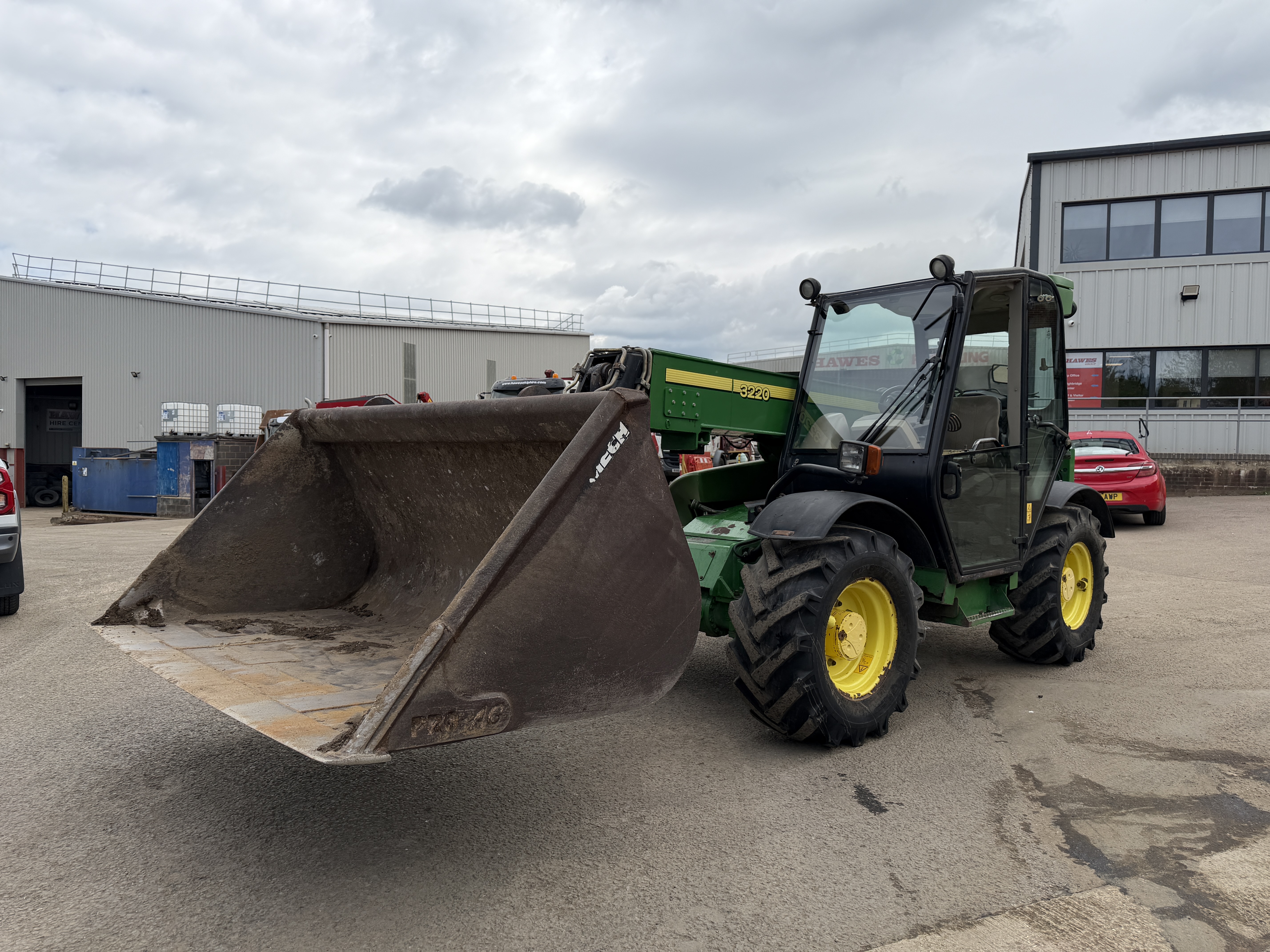 JOHN DEERE 3320 2005 - used plant for sale at J Hawes Ltd - view 3