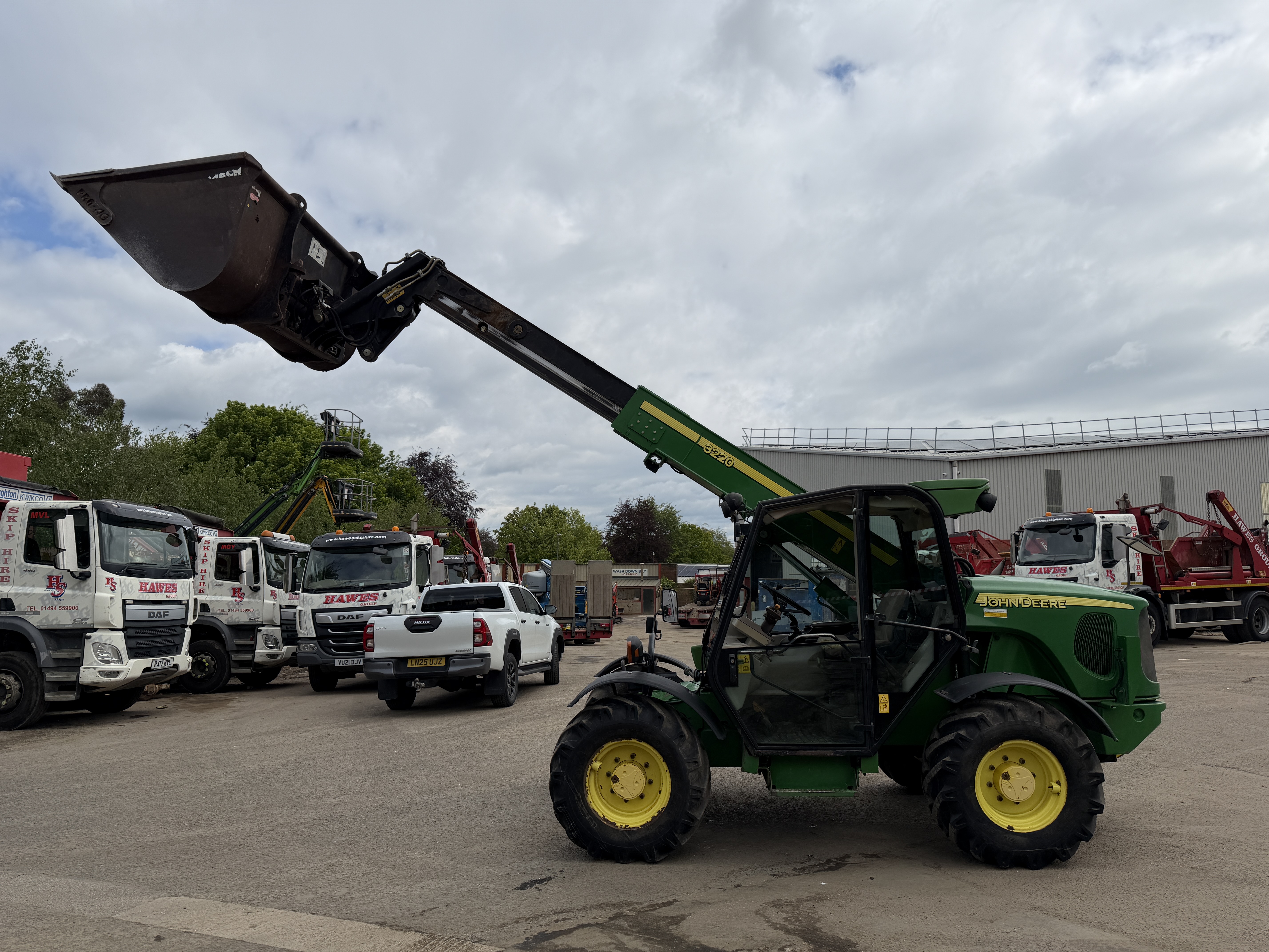 JOHN DEERE 3320 2005 - used plant for sale at J Hawes Ltd - view 7