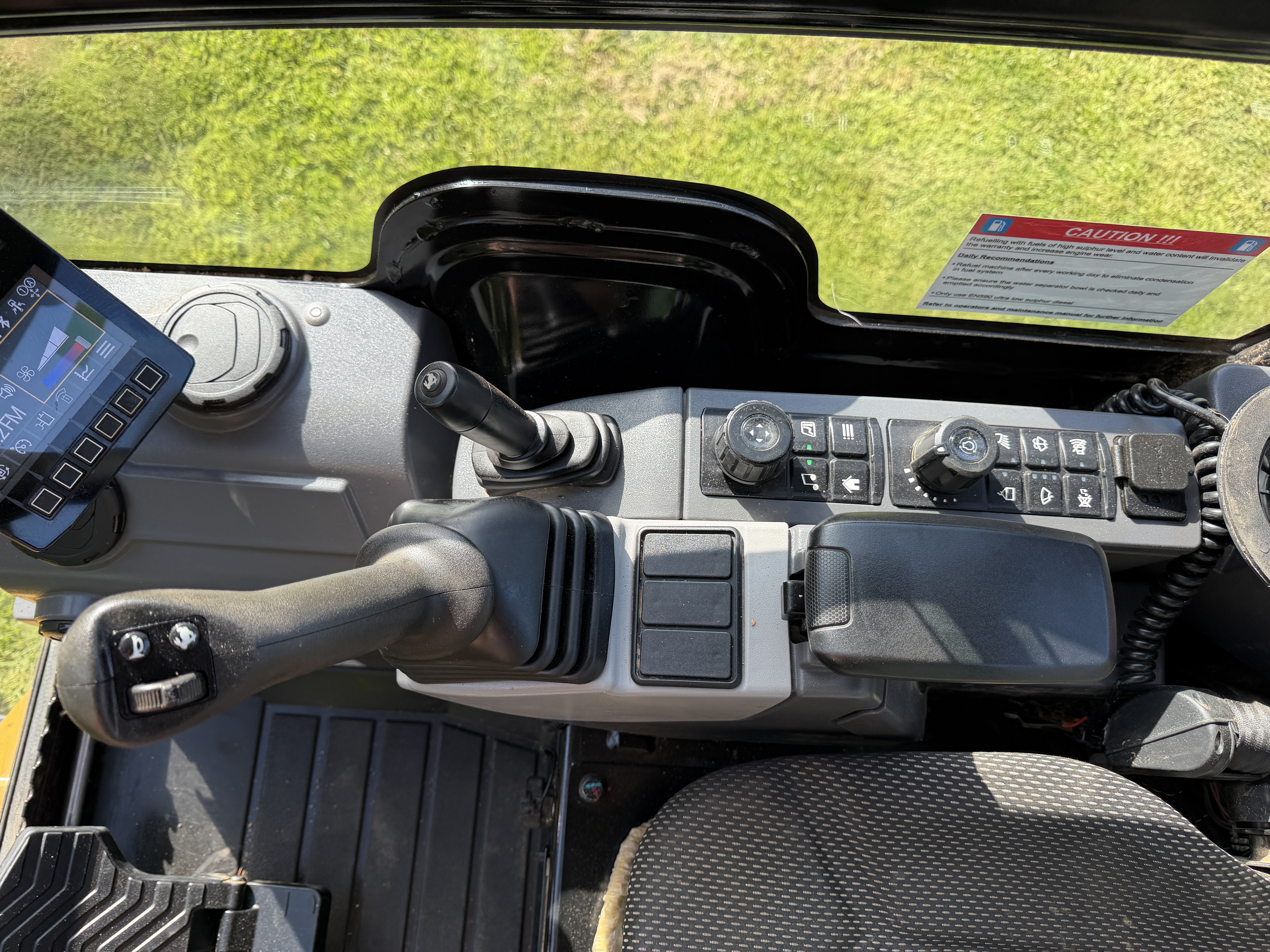 CATERPILLAR 301.6 FULL CAB 2024 - used plant for sale at J Hawes Ltd - view 9