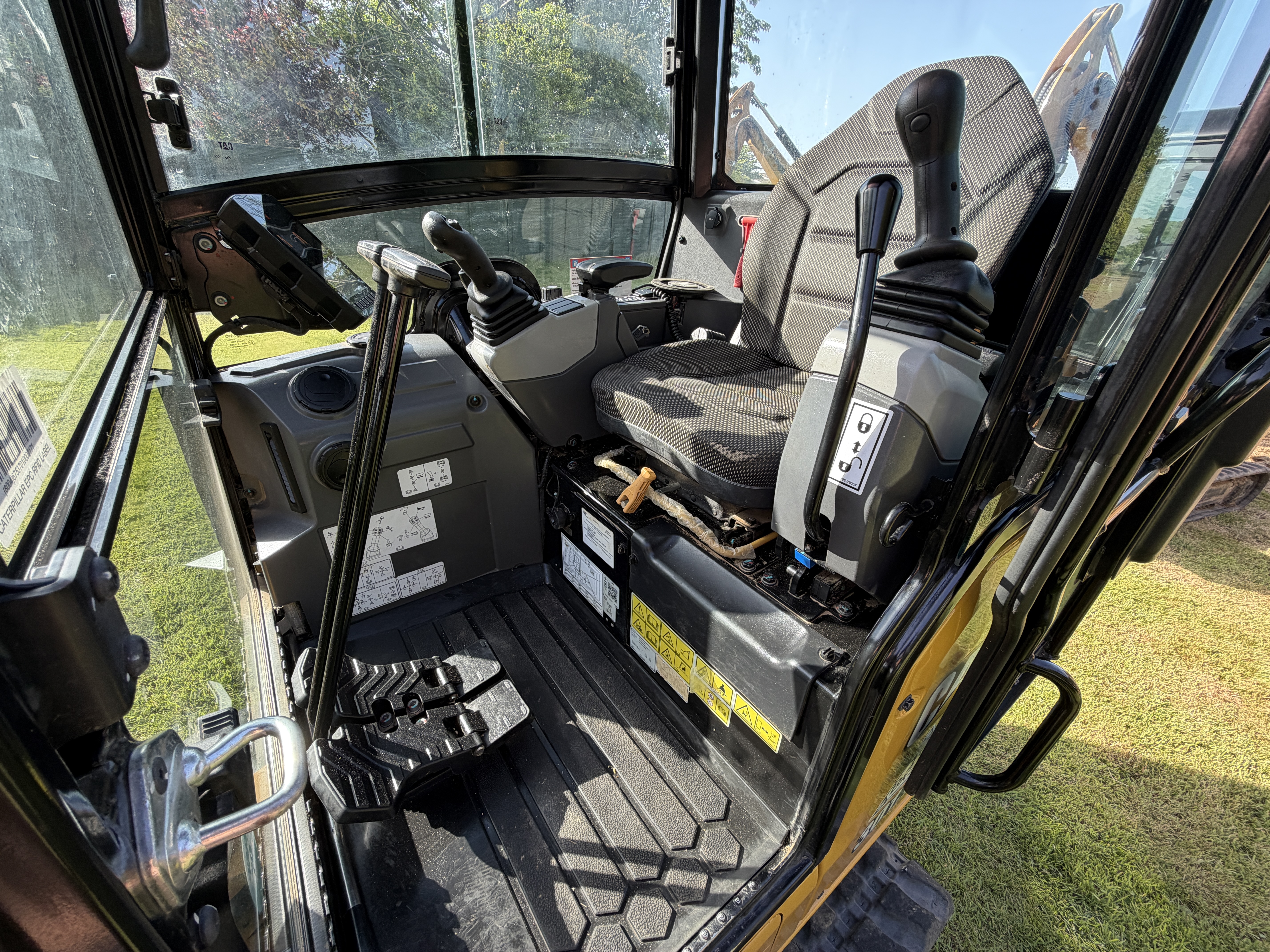 CATERPILLAR 301.6 FULL CAB 2024 - used plant for sale at J Hawes Ltd - view 8