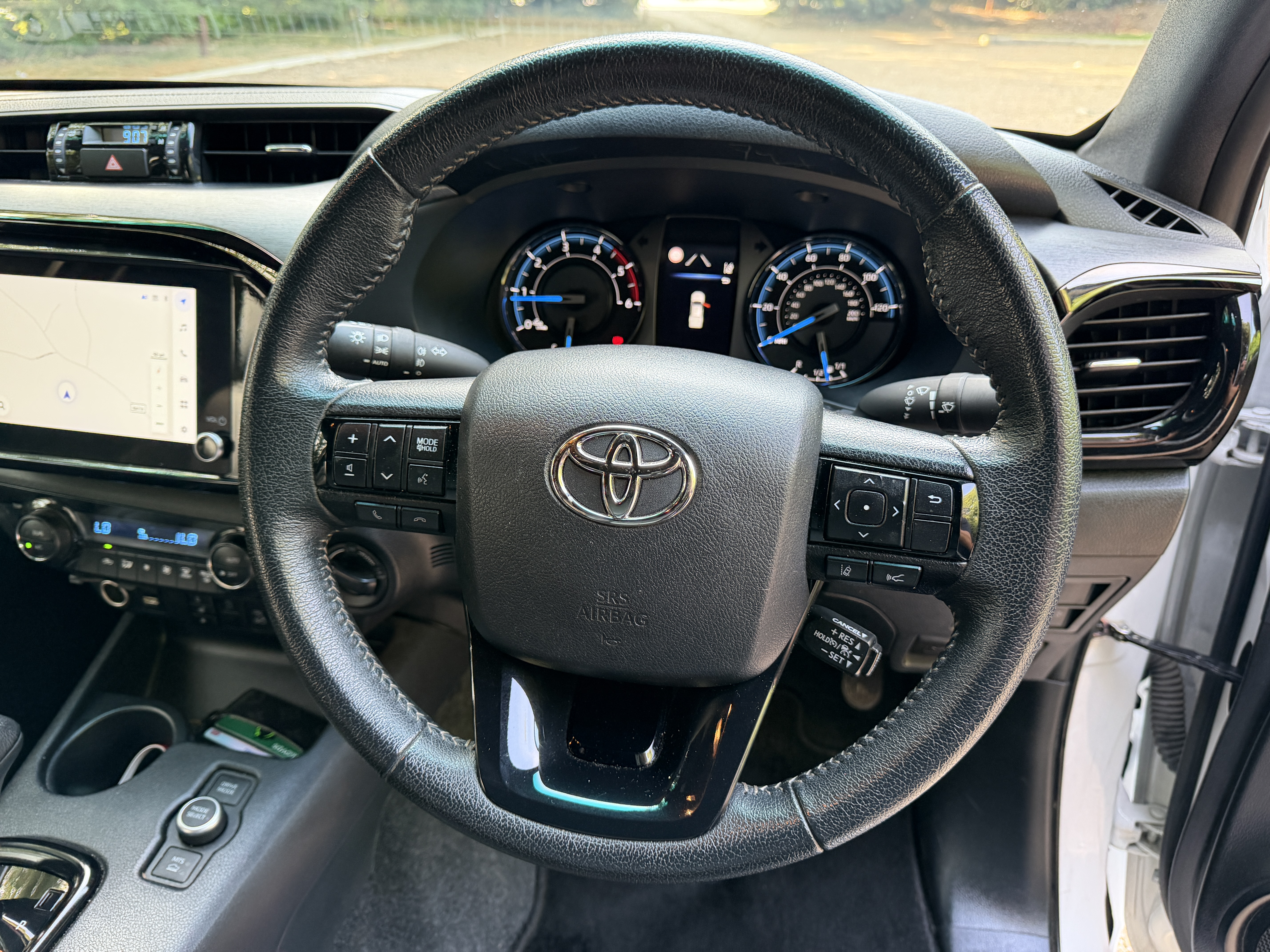 TOYOTA HILUX INVINCIBLE X 2.8 D-4D HYBRID 48V AUTO - used vehicles for sale at J Hawes Ltd - view 11