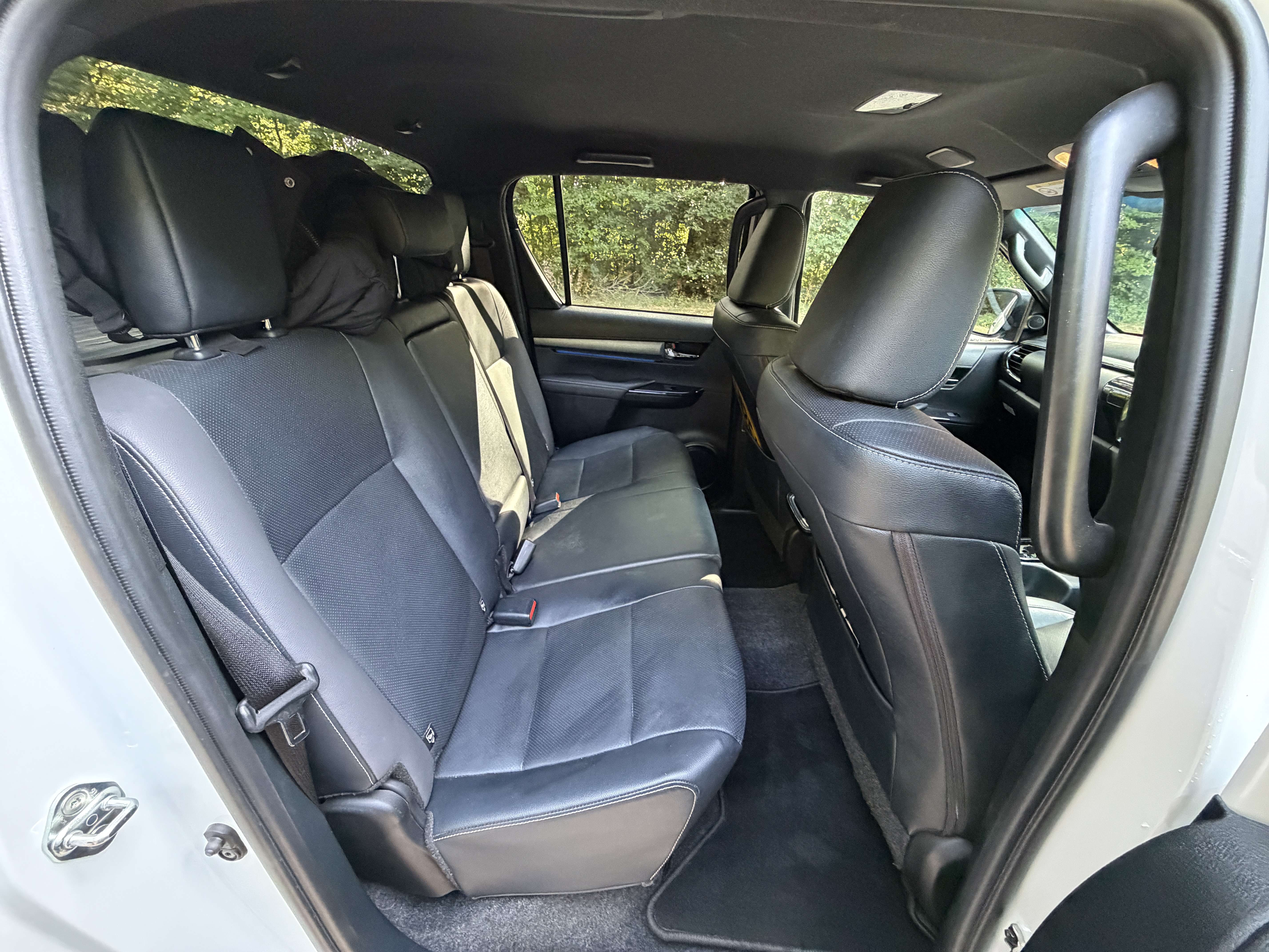 TOYOTA HILUX INVINCIBLE X 2.8 D-4D HYBRID 48V AUTO - used vehicles for sale at J Hawes Ltd - view 16