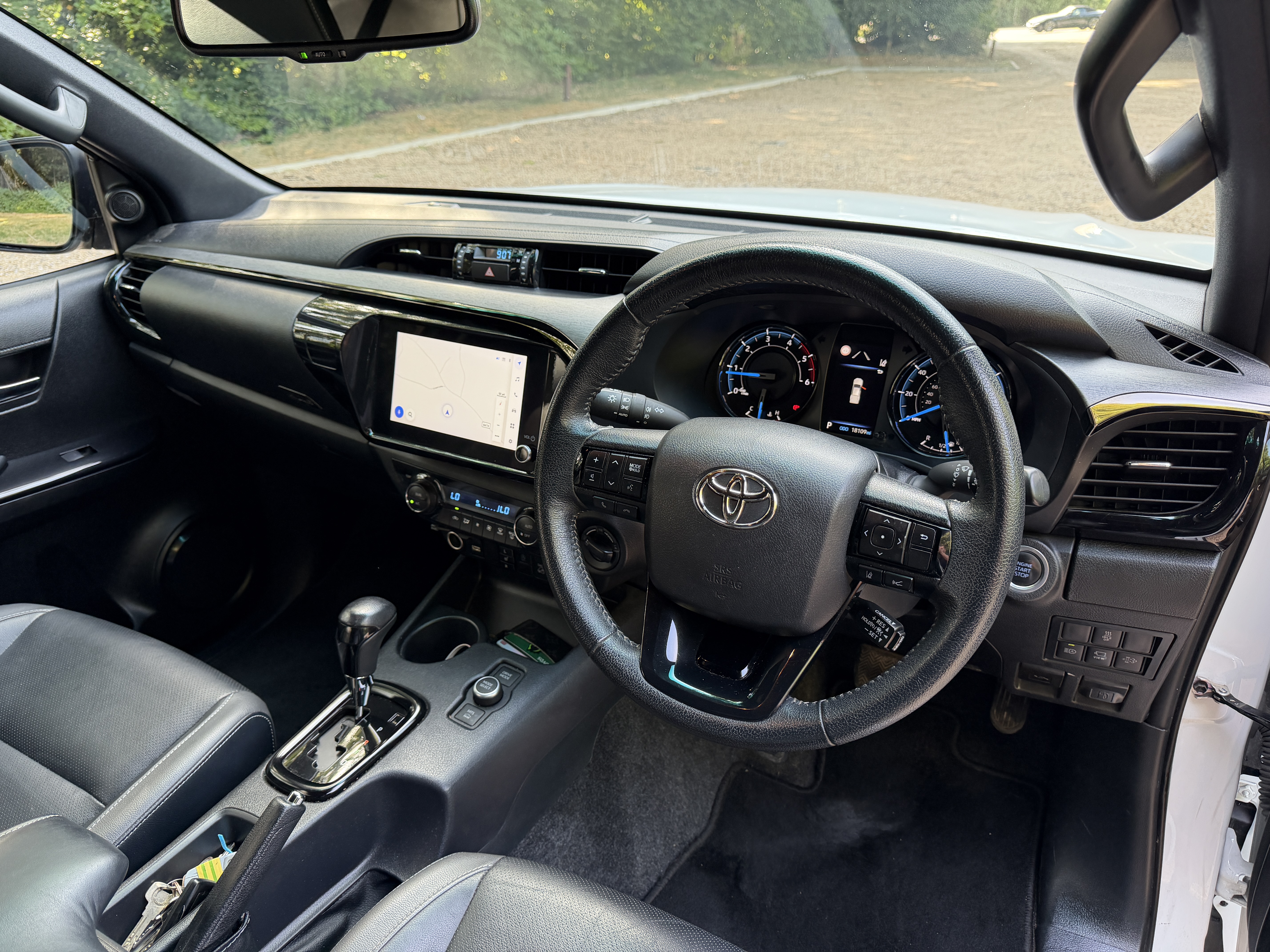 TOYOTA HILUX INVINCIBLE X 2.8 D-4D HYBRID 48V AUTO - used vehicles for sale at J Hawes Ltd - view 9
