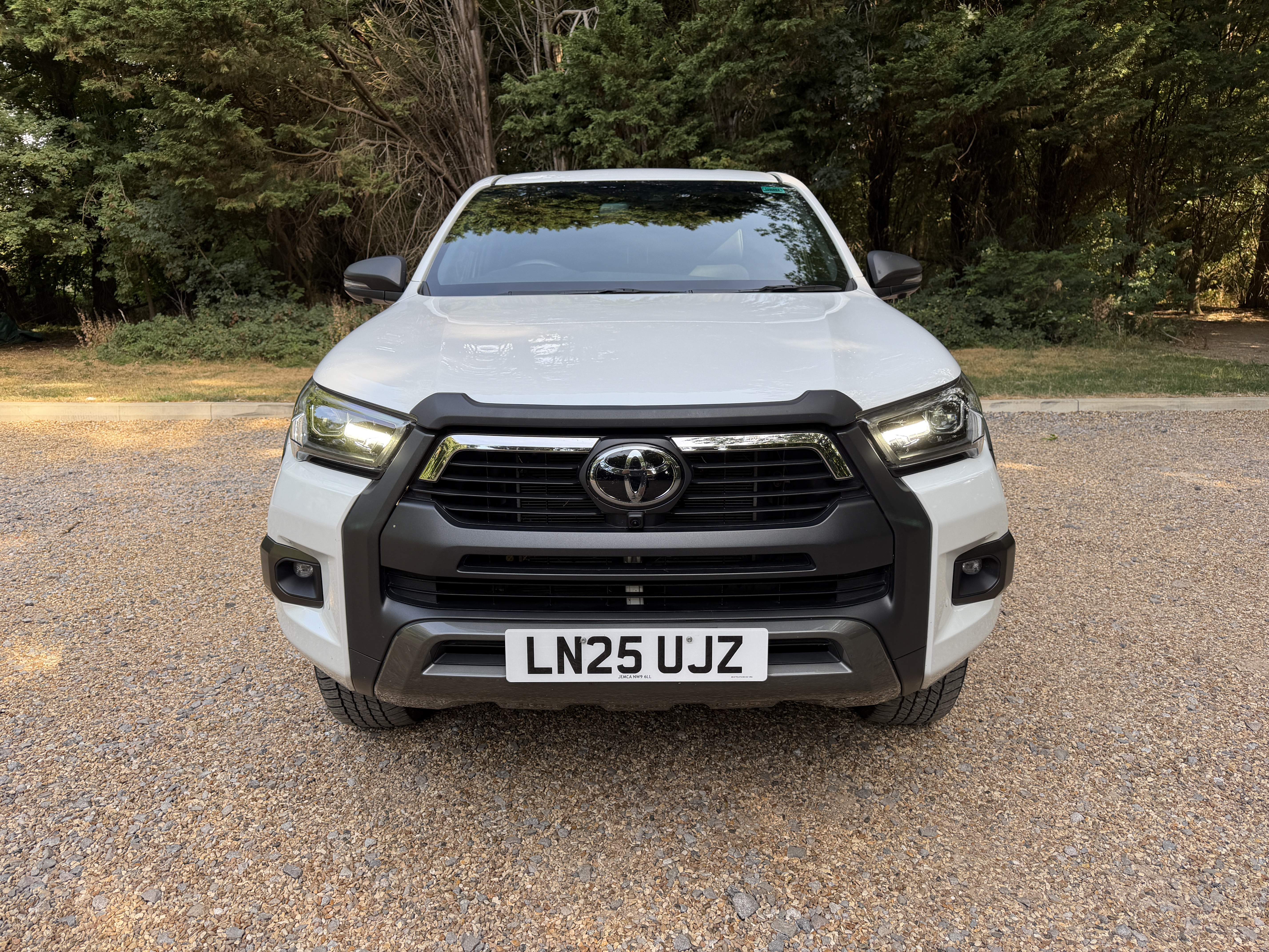 TOYOTA HILUX INVINCIBLE X 2.8 D-4D HYBRID 48V AUTO - used vehicles for sale at J Hawes Ltd - view 7