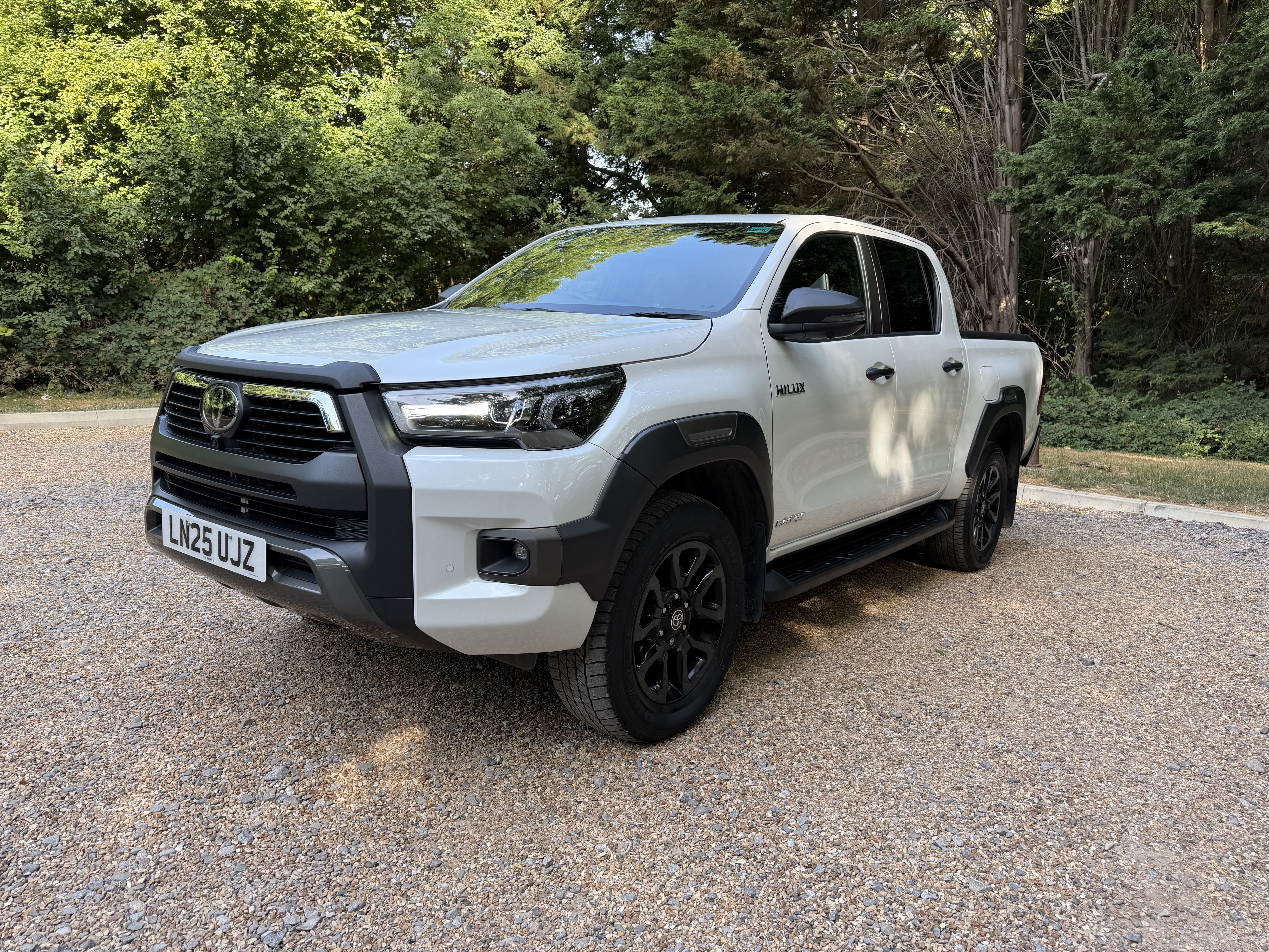 TOYOTA HILUX INVINCIBLE X 2.8 D-4D HYBRID 48V AUTO - used vehicles for sale at J Hawes Ltd - view 6