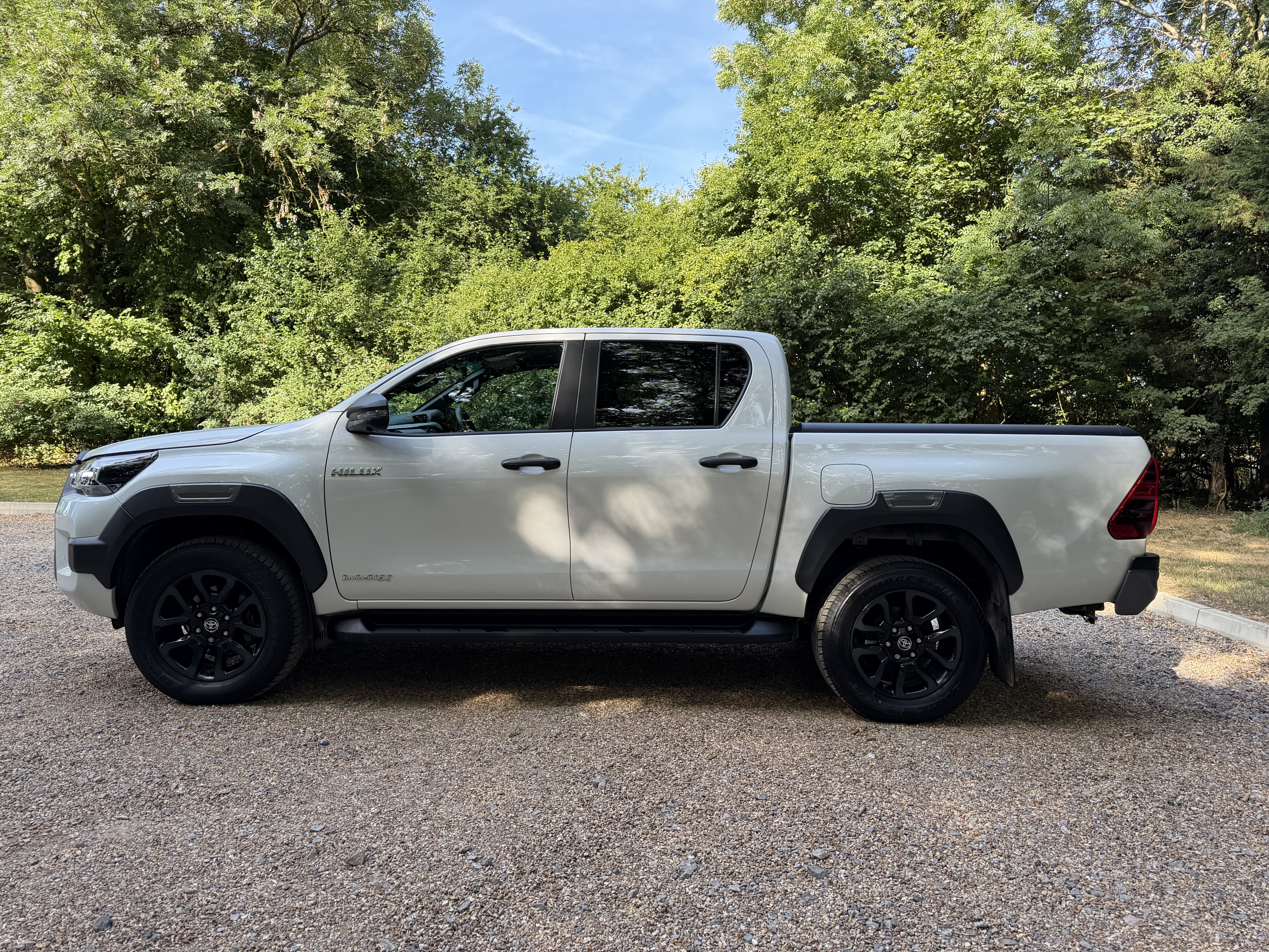 TOYOTA HILUX INVINCIBLE X 2.8 D-4D HYBRID 48V AUTO - used vehicles for sale at J Hawes Ltd - view 5