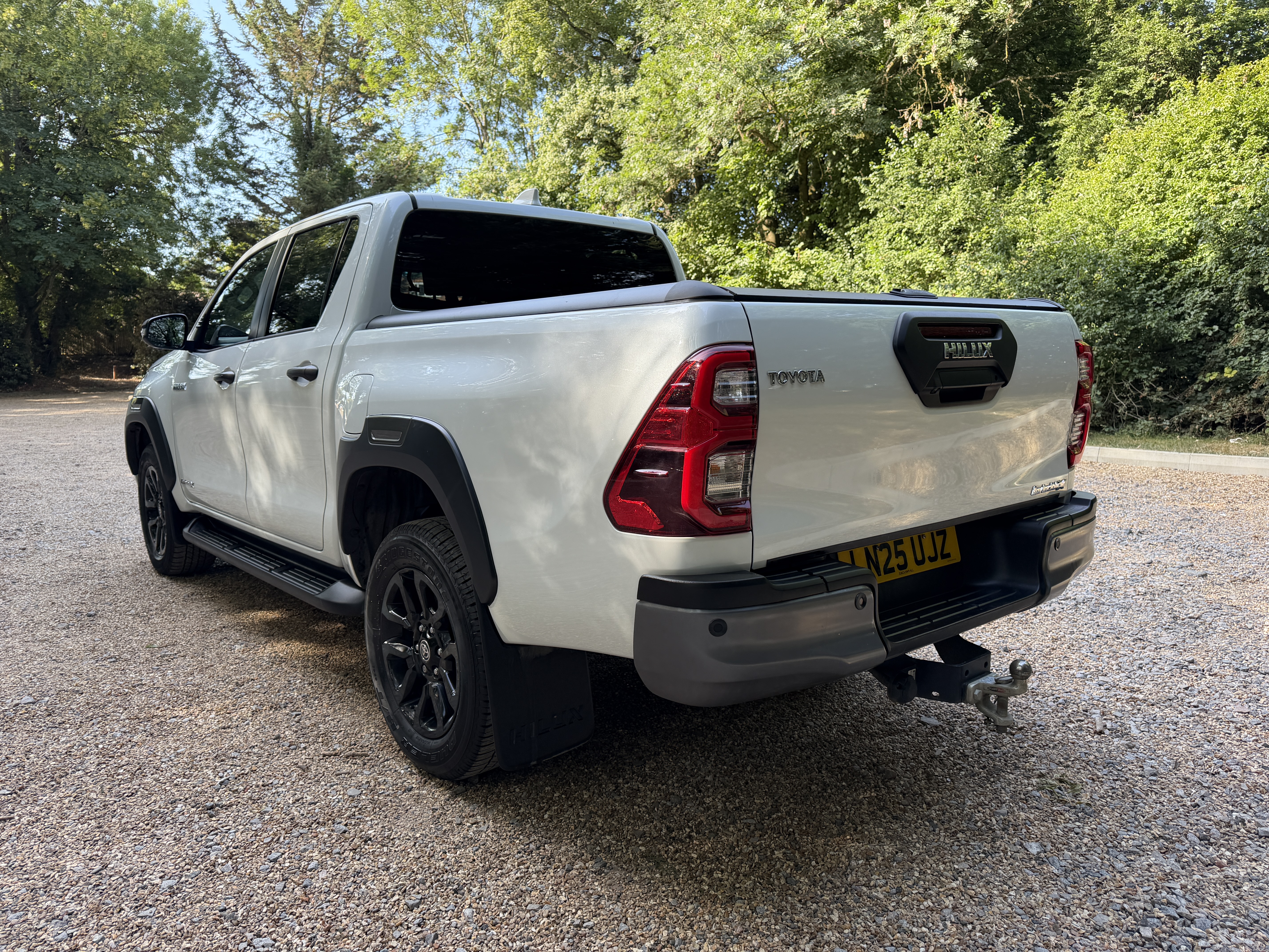 TOYOTA HILUX INVINCIBLE X 2.8 D-4D HYBRID 48V AUTO - used vehicles for sale at J Hawes Ltd - view 4