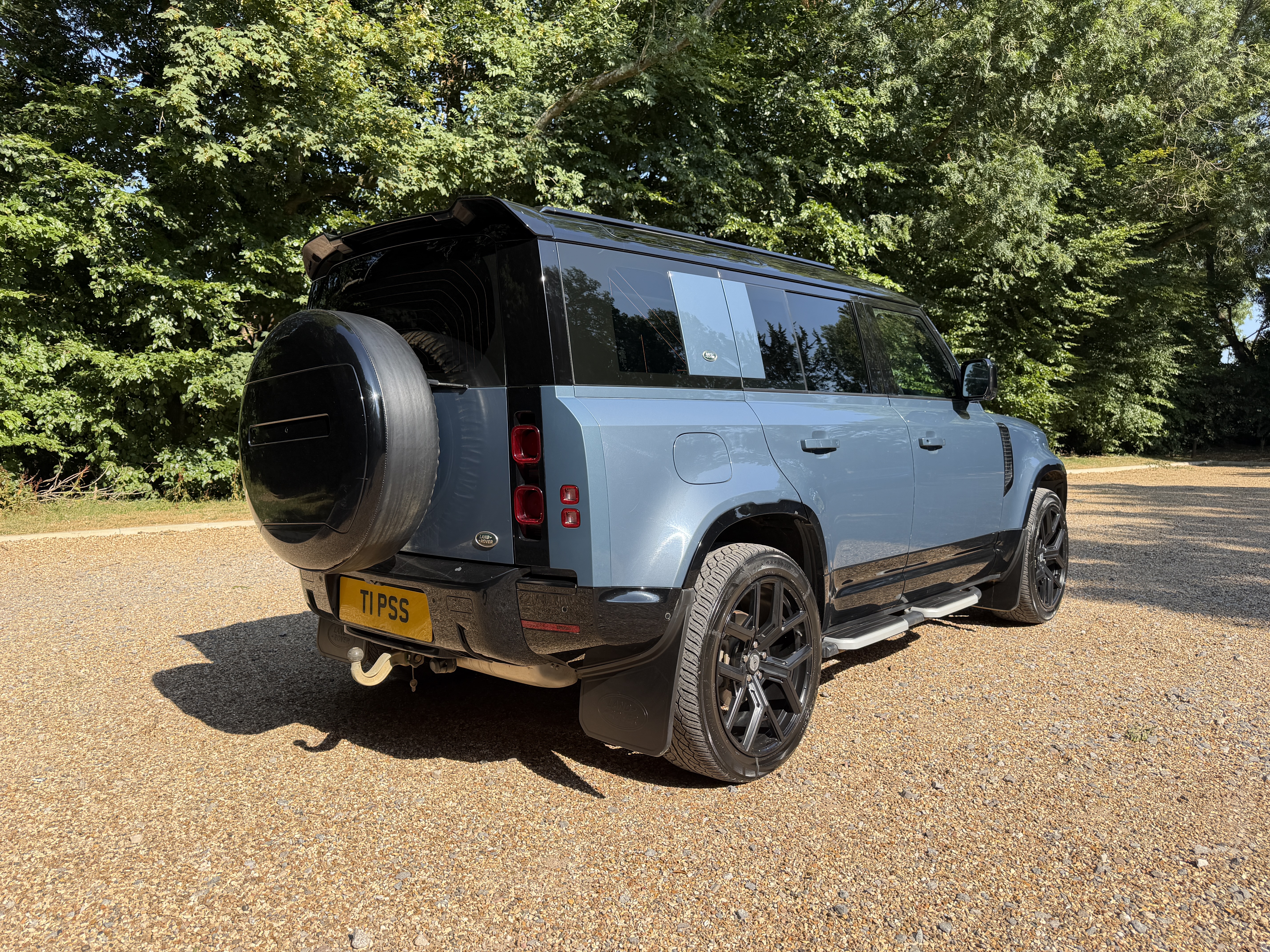LAND ROVER DEFENDER SE D MHEV AUTO 2022 (72 REG) - used vehicles for sale at J Hawes Ltd - view 3