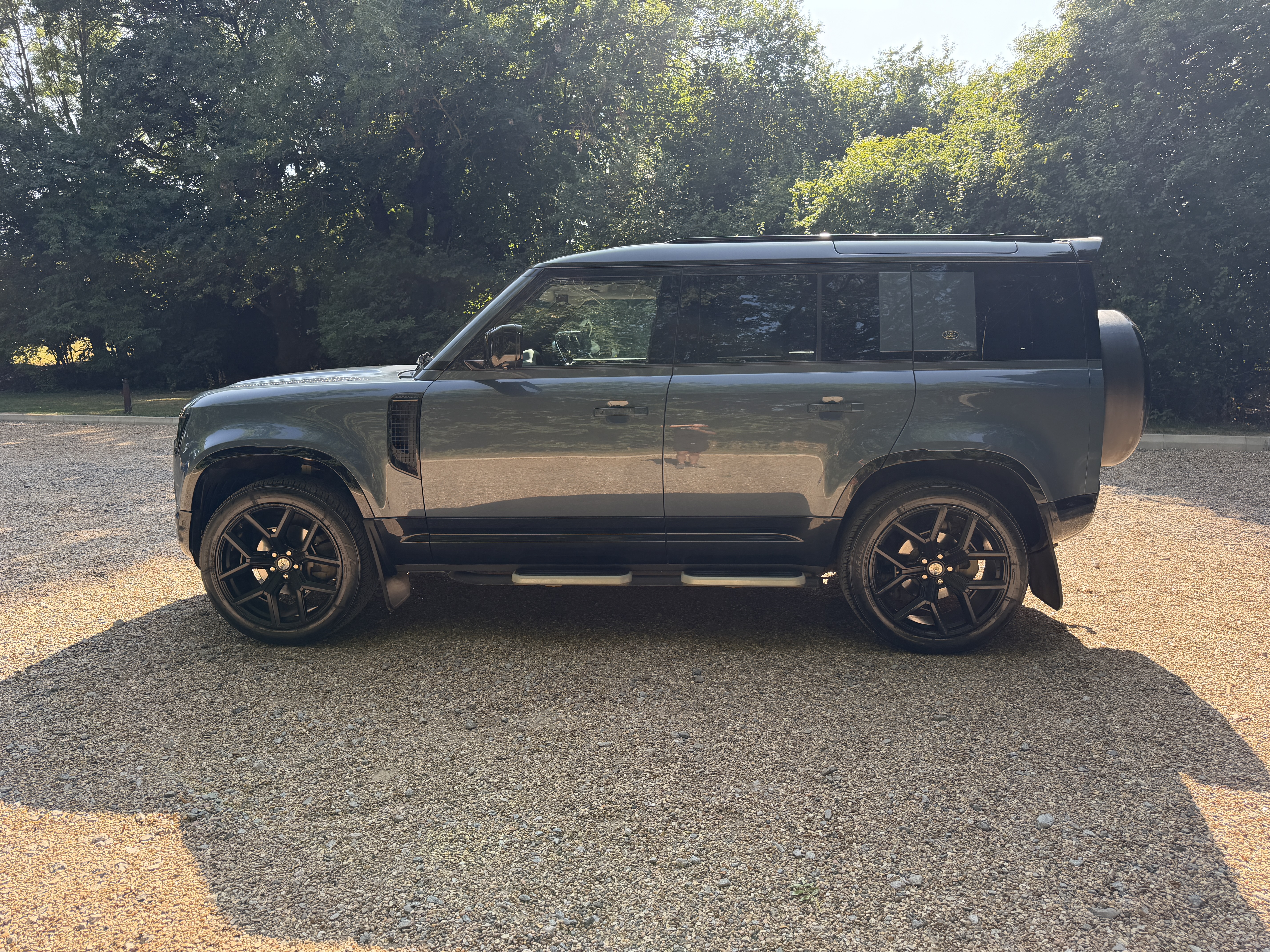 LAND ROVER DEFENDER SE D MHEV AUTO 2022 (72 REG) - used vehicles for sale at J Hawes Ltd - view 5