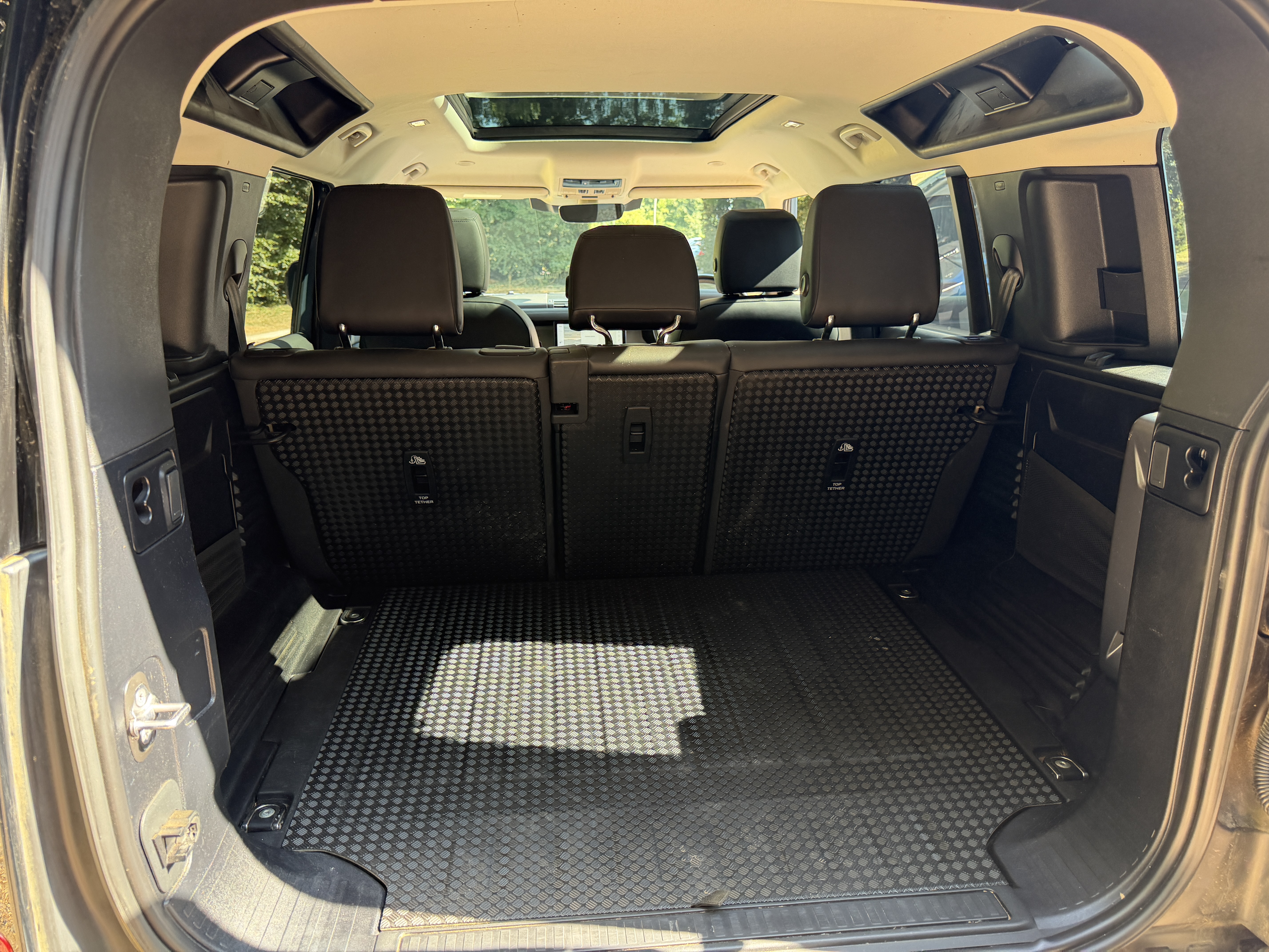 LAND ROVER DEFENDER SE D MHEV AUTO 2022 (72 REG) - used vehicles for sale at J Hawes Ltd - view 13