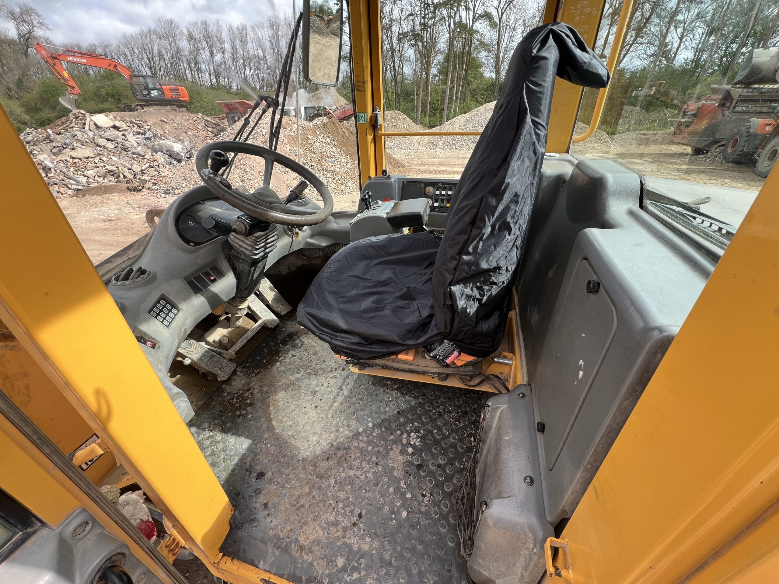 VOLVO L110E WHEELED LOADER 2003 - used plant for sale at J Hawes Ltd - view 15
