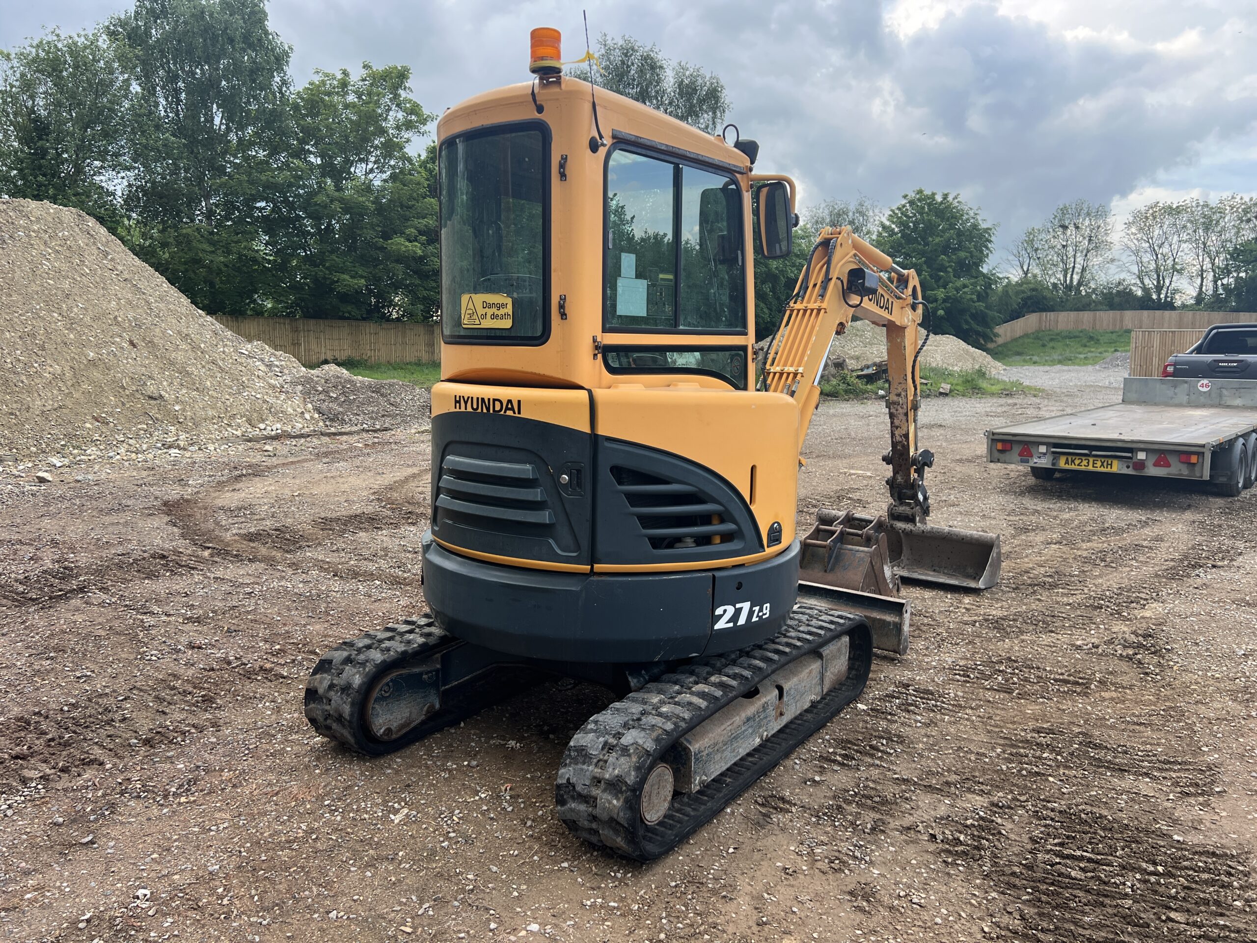 HYUNDAI 27Z-9 MINI DIGGER - used plant for sale at J Hawes Ltd - view 2