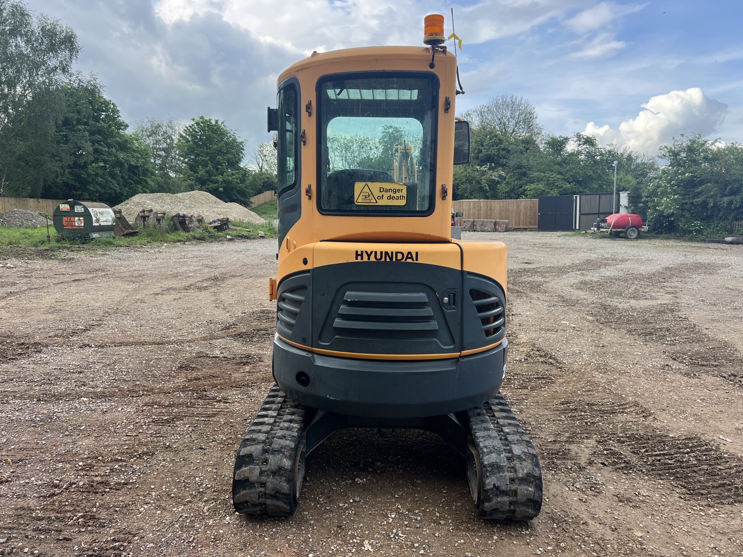 HYUNDAI 27Z-9 MINI DIGGER - used plant for sale at J Hawes Ltd - view 3