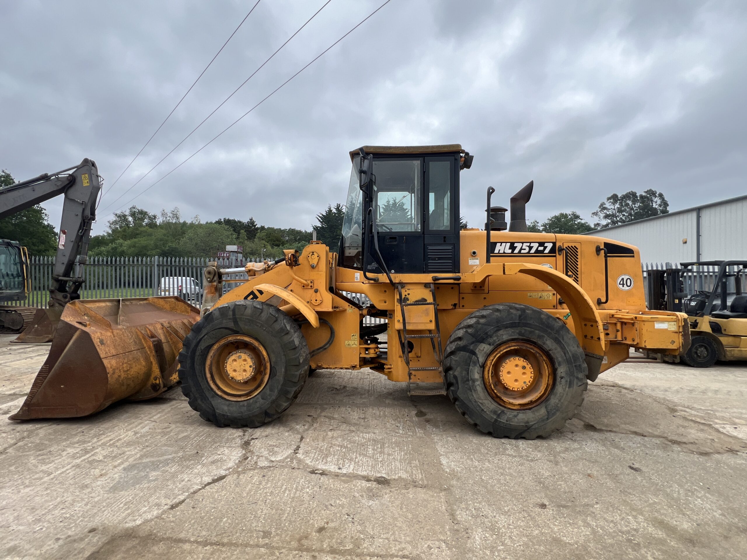 HYUNDAI HL757-7 SHOVEL 2006 - used plant for sale at J Hawes Ltd - view 2