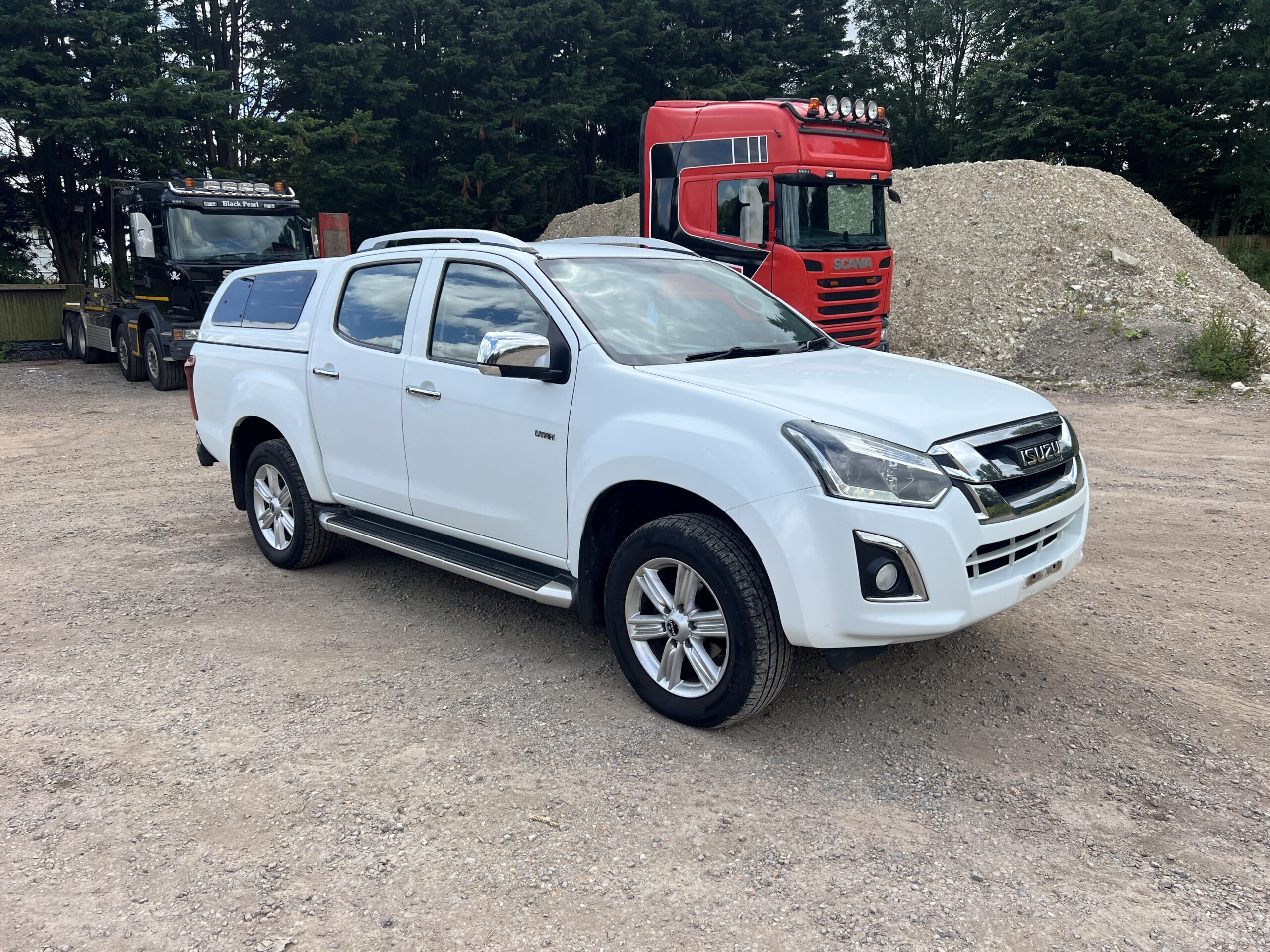 ISUZU D-MAX PICK UP - used vehicles for sale at J Hawes Ltd - view 2