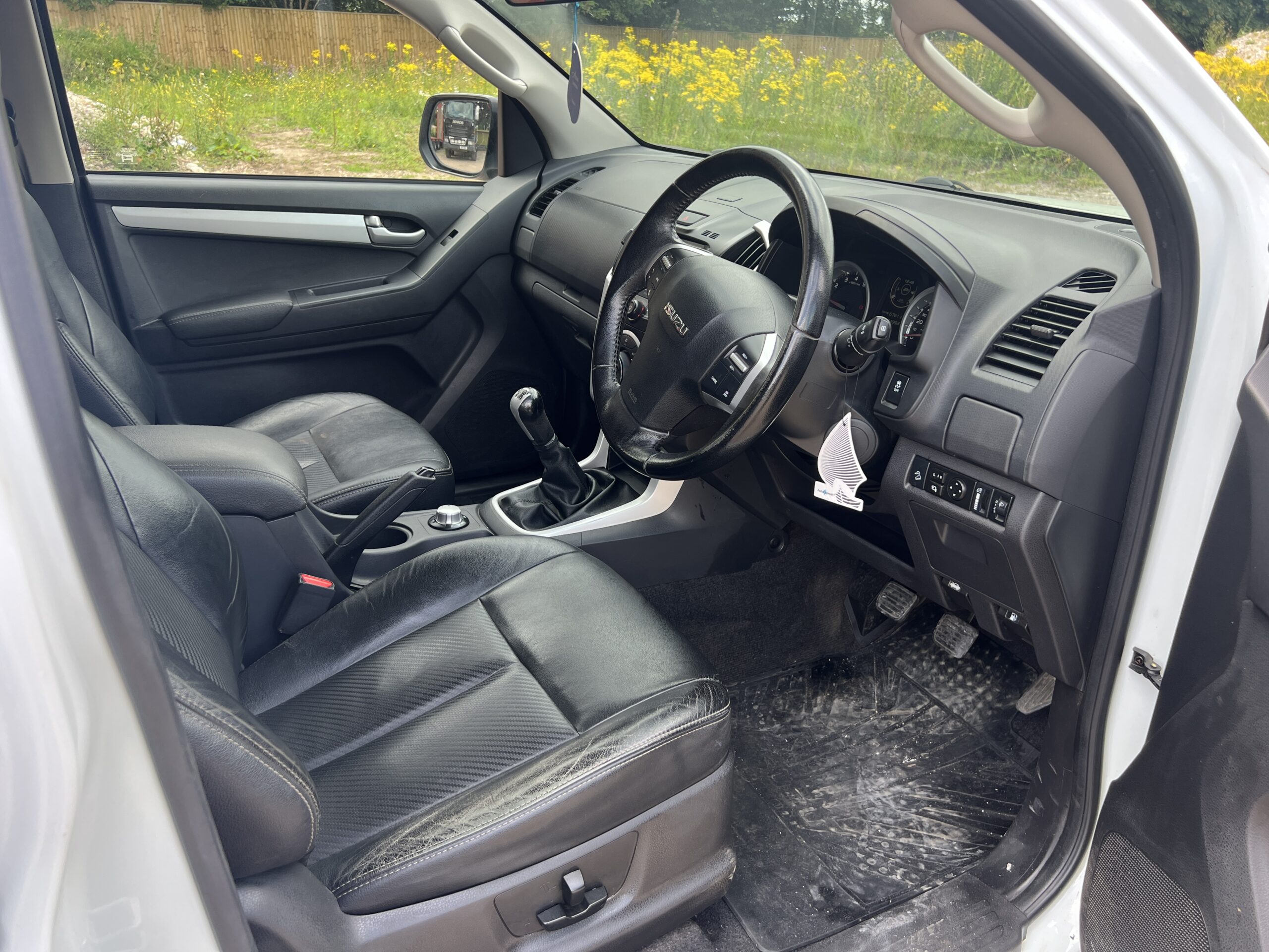 ISUZU D-MAX PICK UP - used vehicles for sale at J Hawes Ltd - view 9