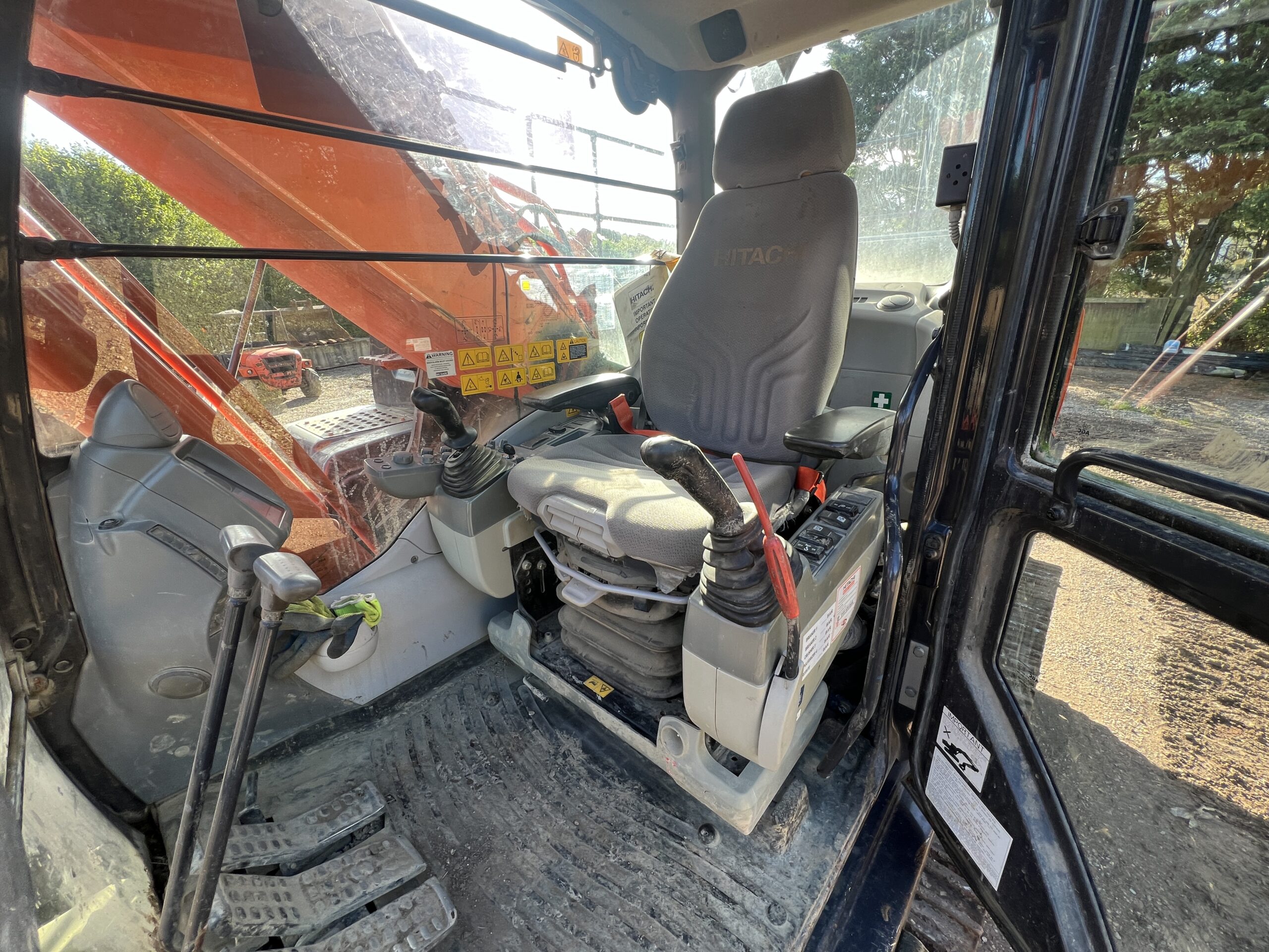 HITACHI ZX350LC-5 2014 - used machine for sale at J Hawes Ltd - view 20