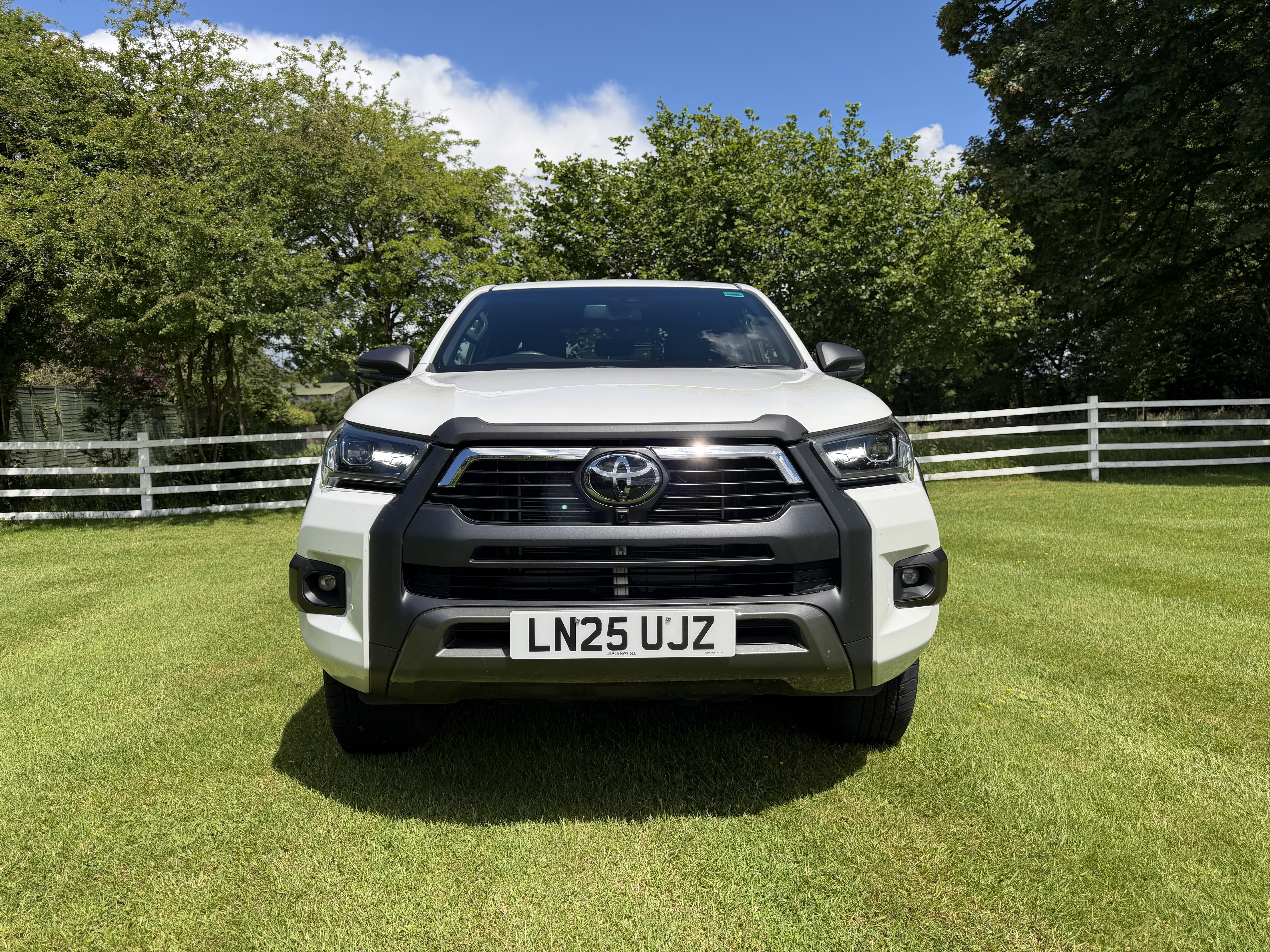 TOYOTA HILUX INVINCIBLE X 2.8 D-4D HYBRID 48V AUTO - used trucks for sale at J Hawes Ltd - view 4