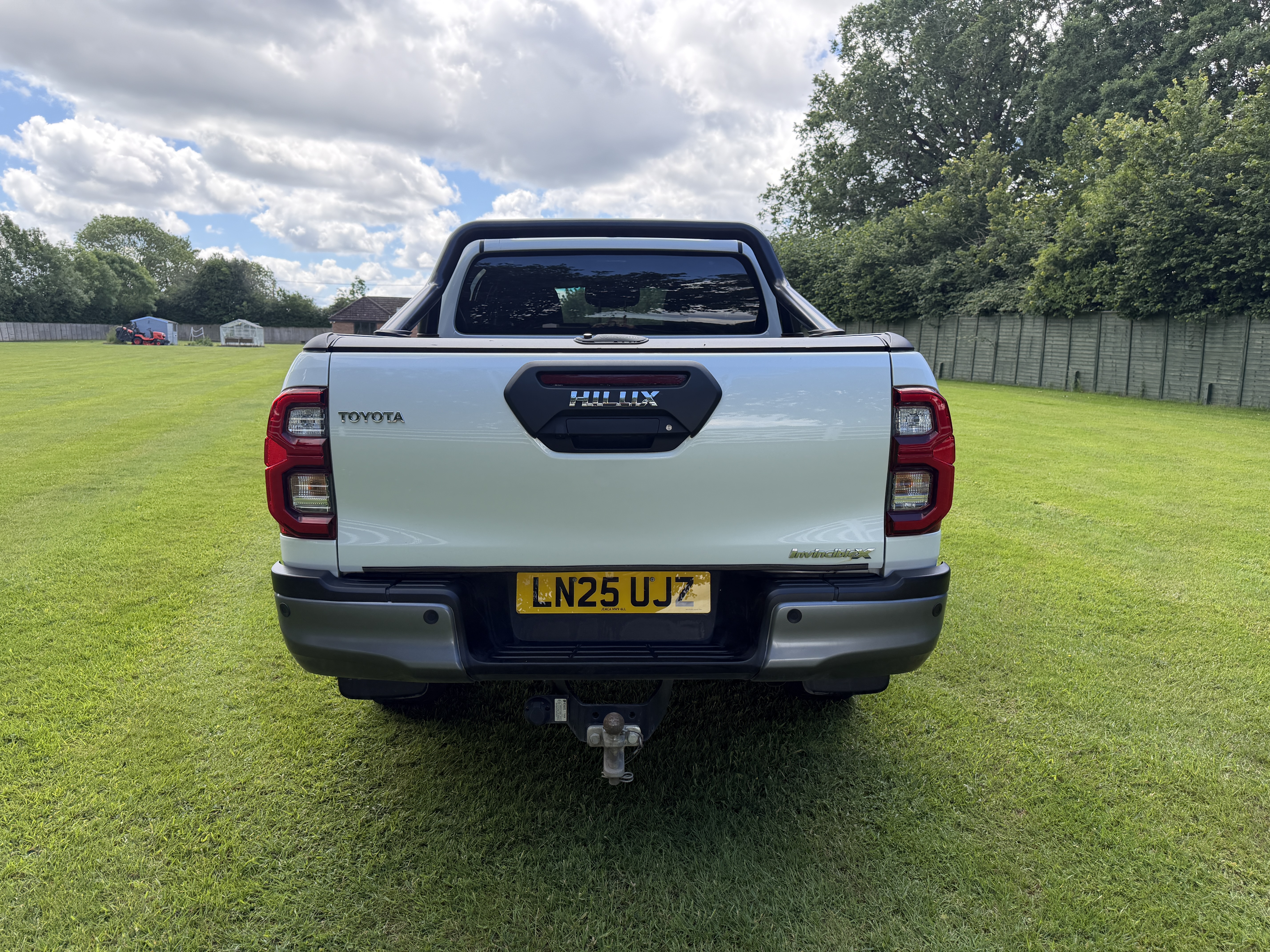 TOYOTA HILUX INVINCIBLE X 2.8 D-4D HYBRID 48V AUTO - used trucks for sale at J Hawes Ltd - view 8