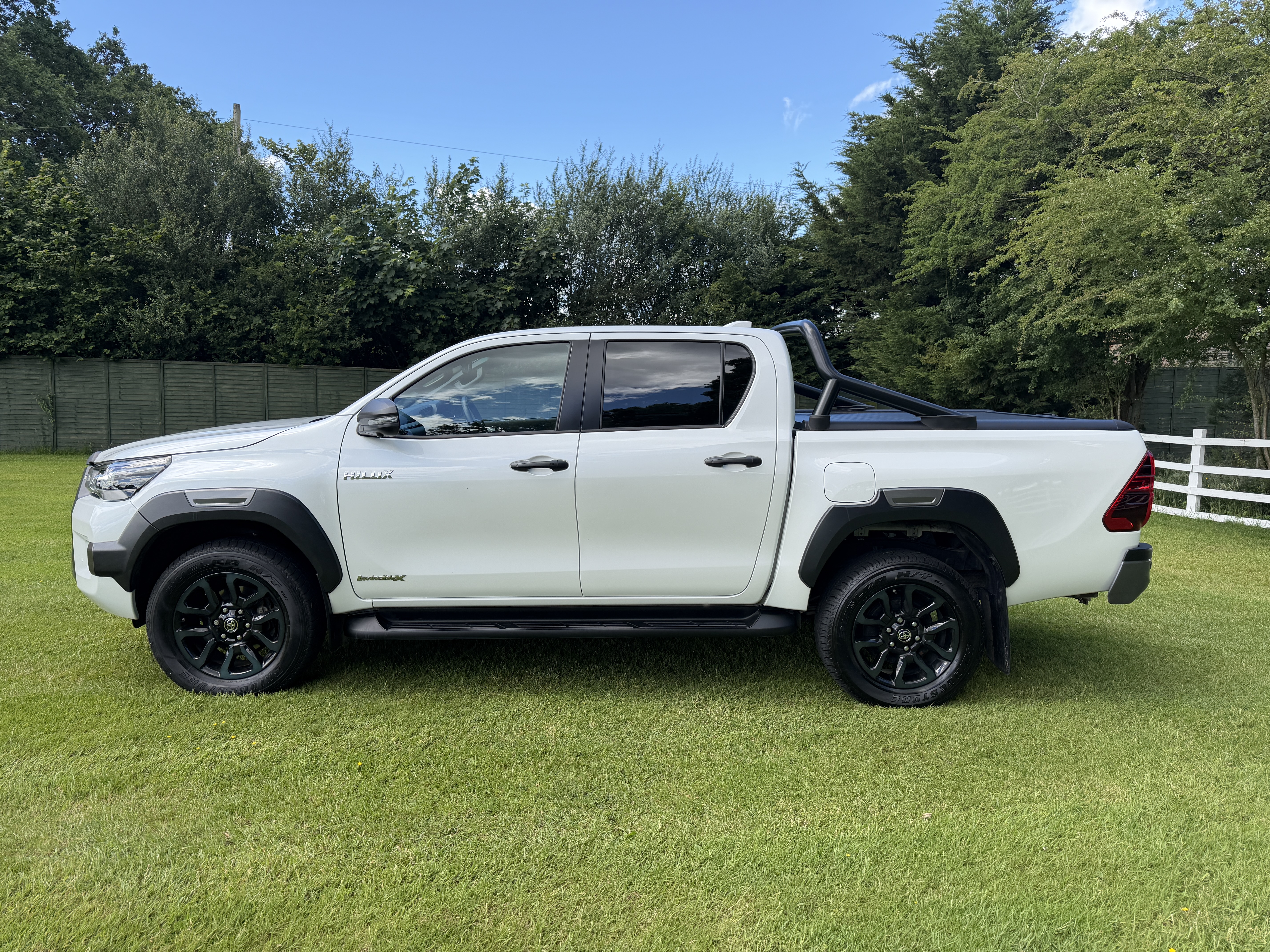 TOYOTA HILUX INVINCIBLE X 2.8 D-4D HYBRID 48V AUTO - used trucks for sale at J Hawes Ltd - view 6