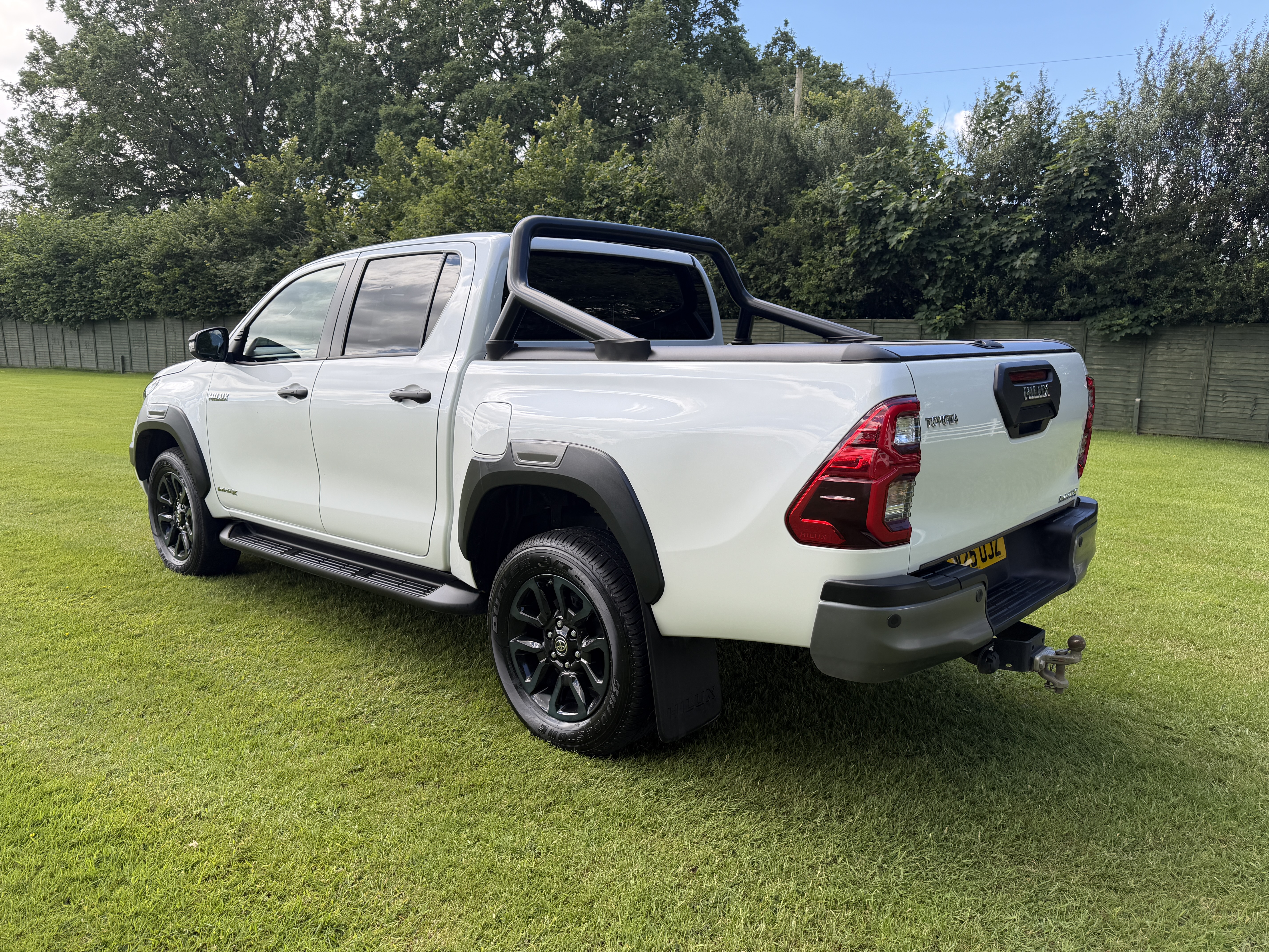 TOYOTA HILUX INVINCIBLE X 2.8 D-4D HYBRID 48V AUTO - used trucks for sale at J Hawes Ltd - view 7
